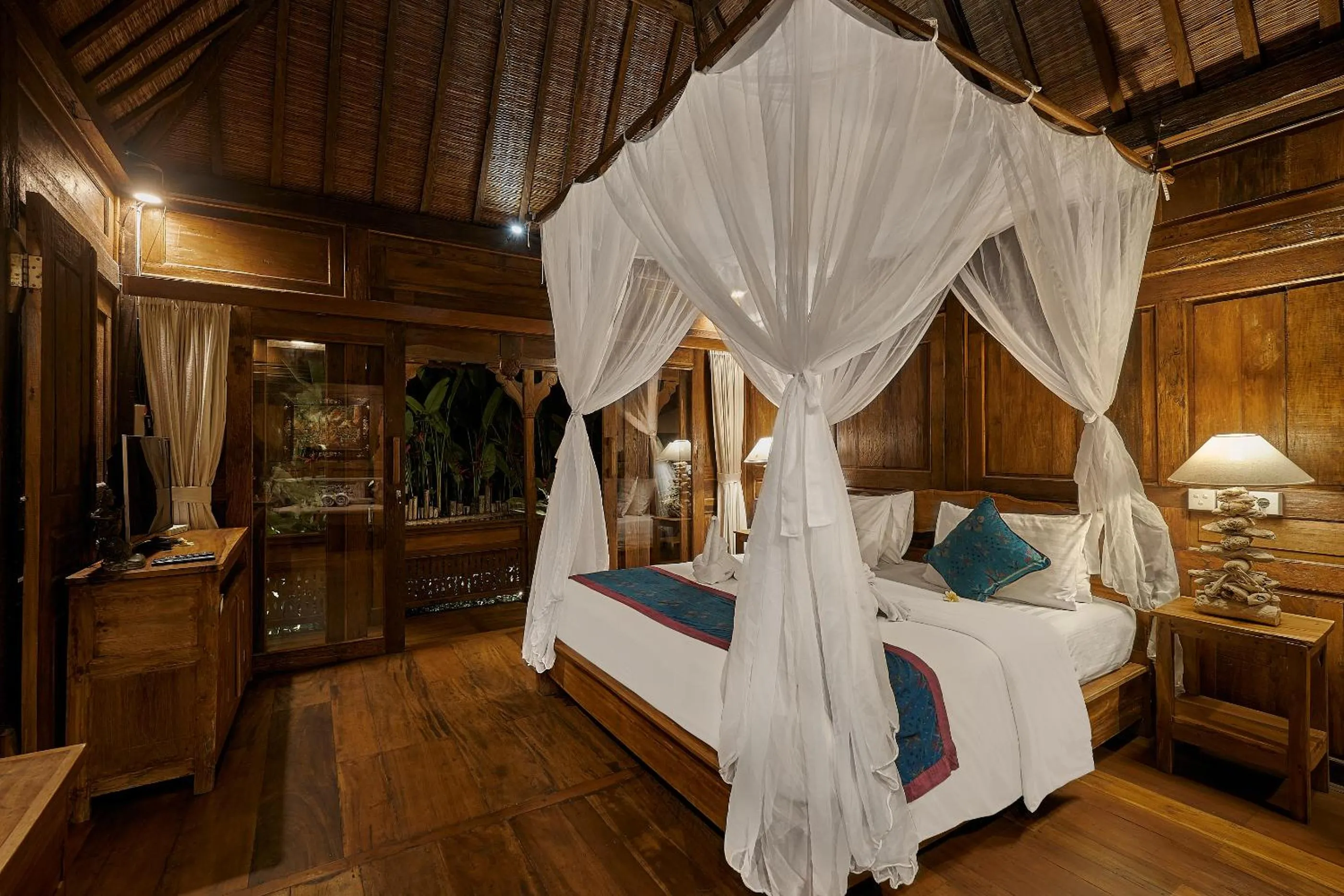 Bedroom, Bed in Kawan Antique Ubud Villa