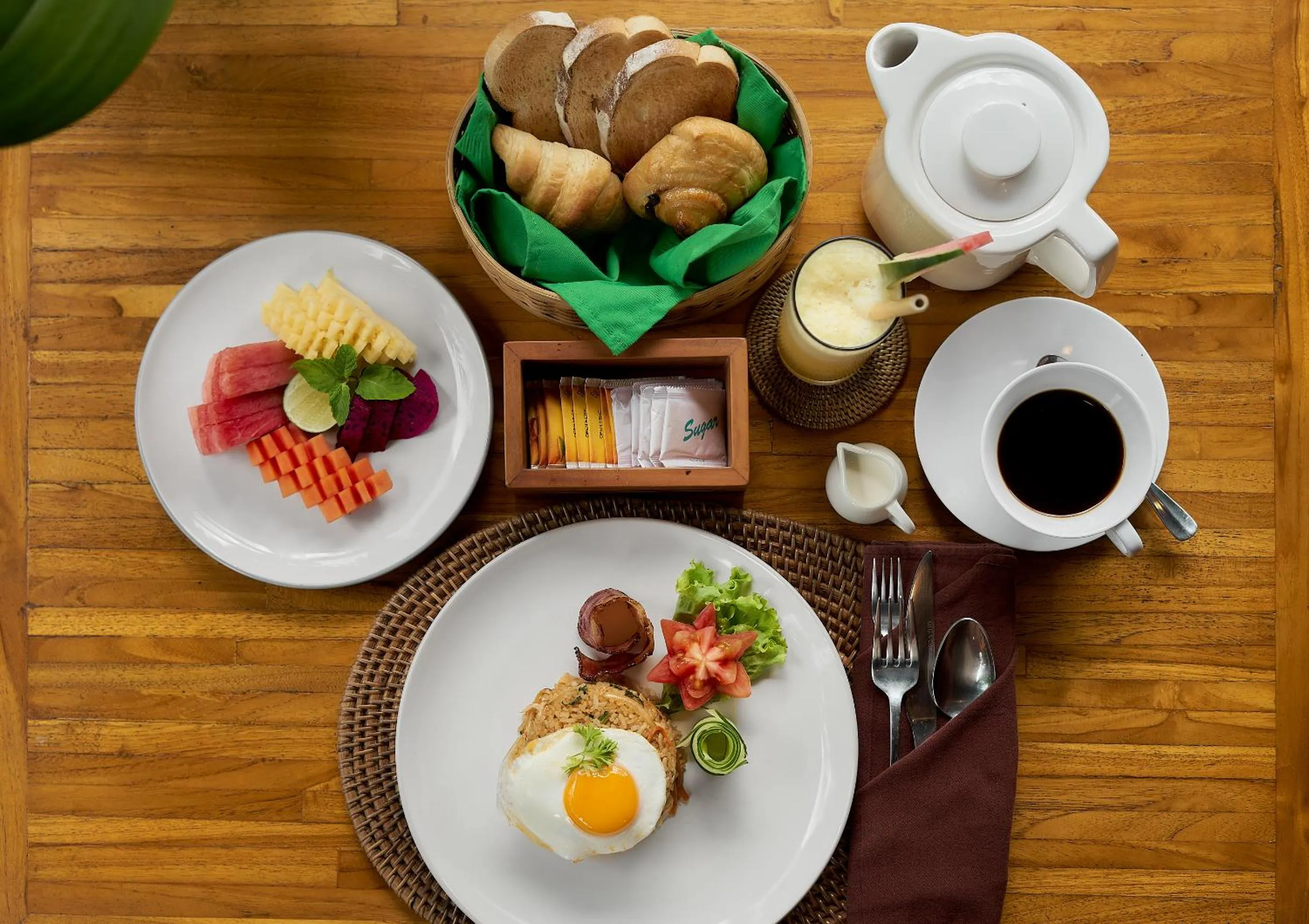 Food and drinks in Kawan Antique Ubud Villa