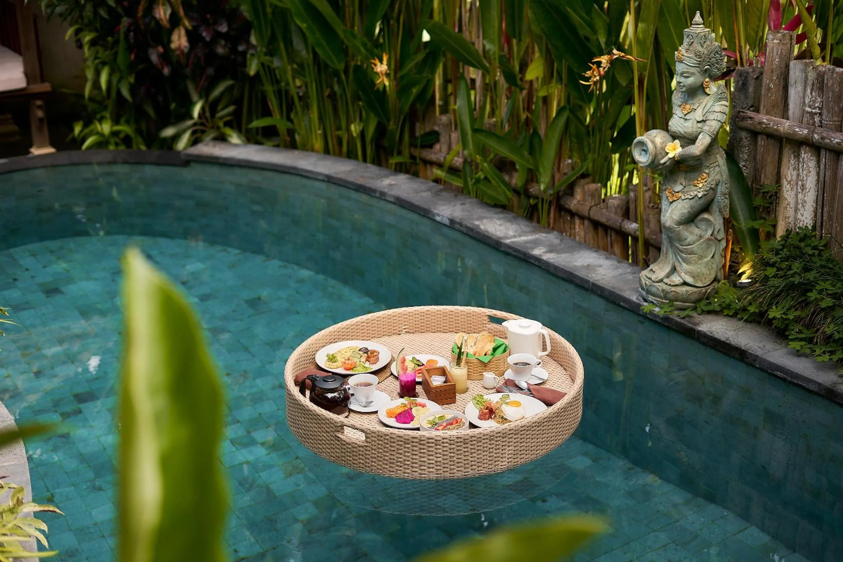 Food and drinks in Kawan Antique Ubud Villa