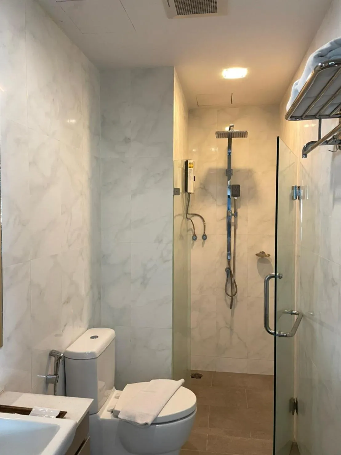 Bathroom in Locals Prio ChiangMai Central Airport Plaza