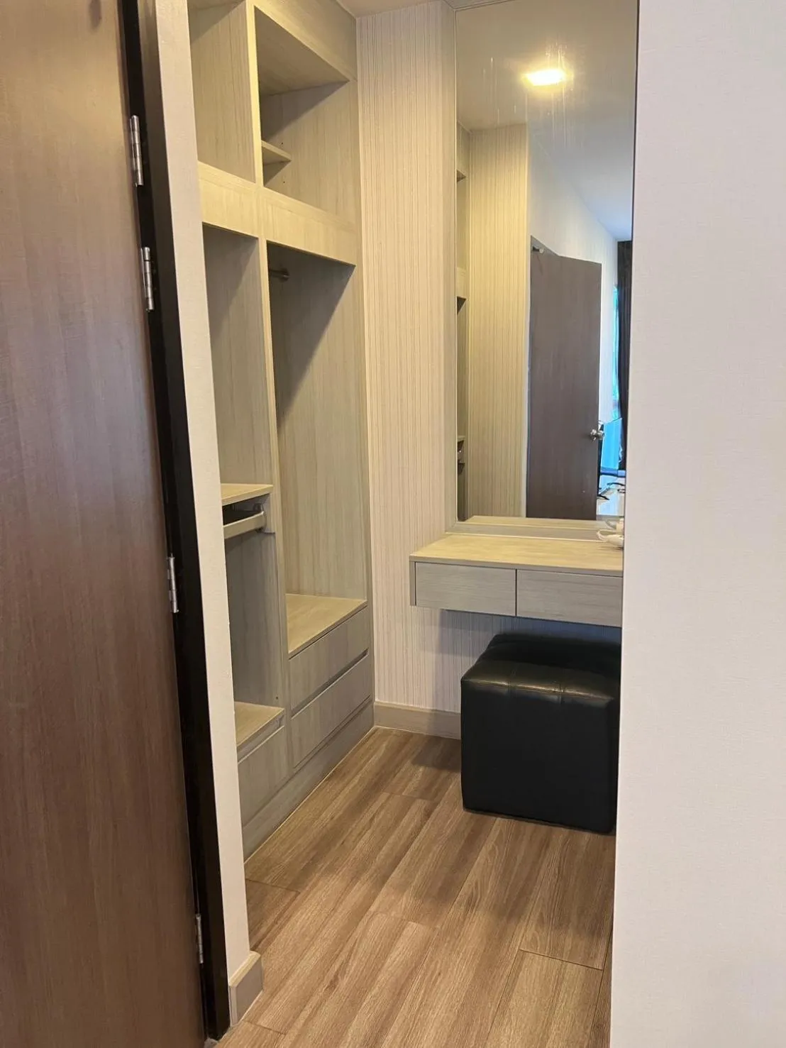 wardrobe in Locals Prio ChiangMai Central Airport Plaza