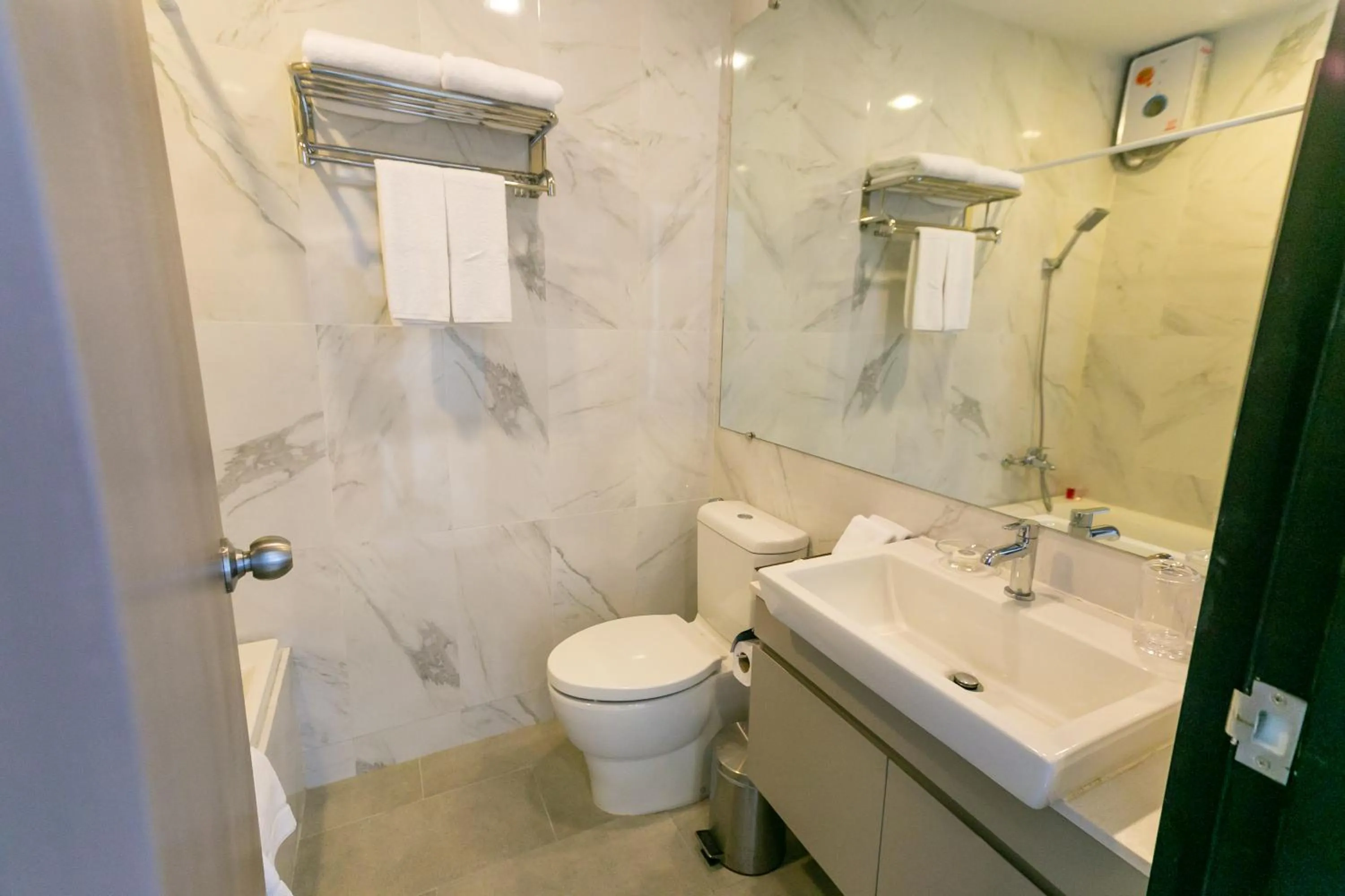 Shower in Locals Prio ChiangMai Central Airport Plaza