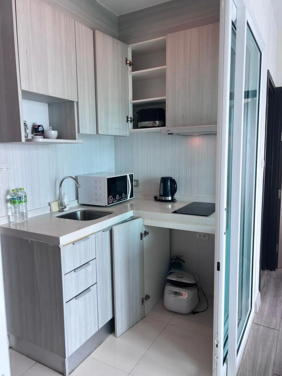 Kitchen or kitchenette in Locals Prio ChiangMai Central Airport Plaza