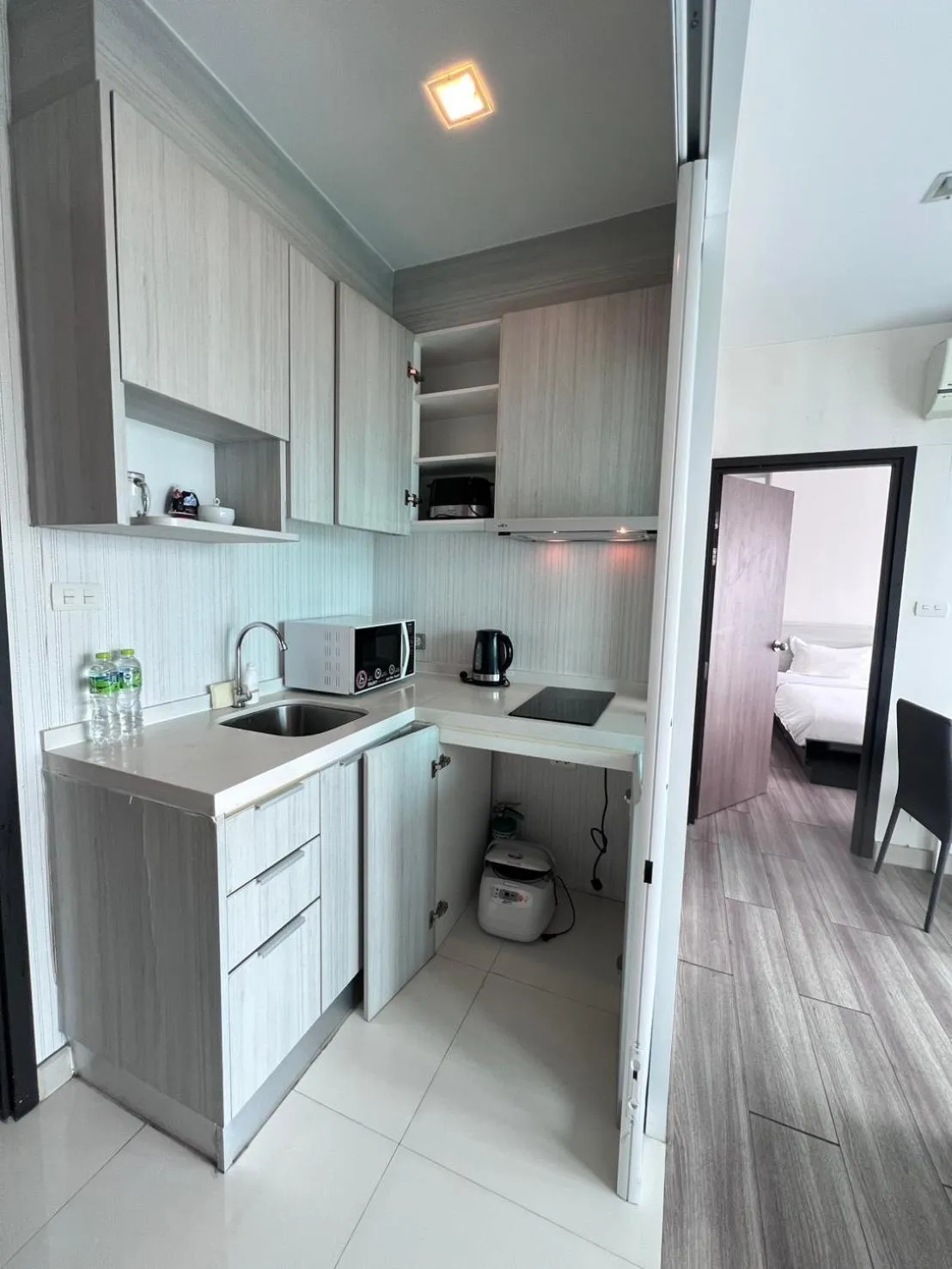 Kitchen or kitchenette in Locals Prio ChiangMai Central Airport Plaza