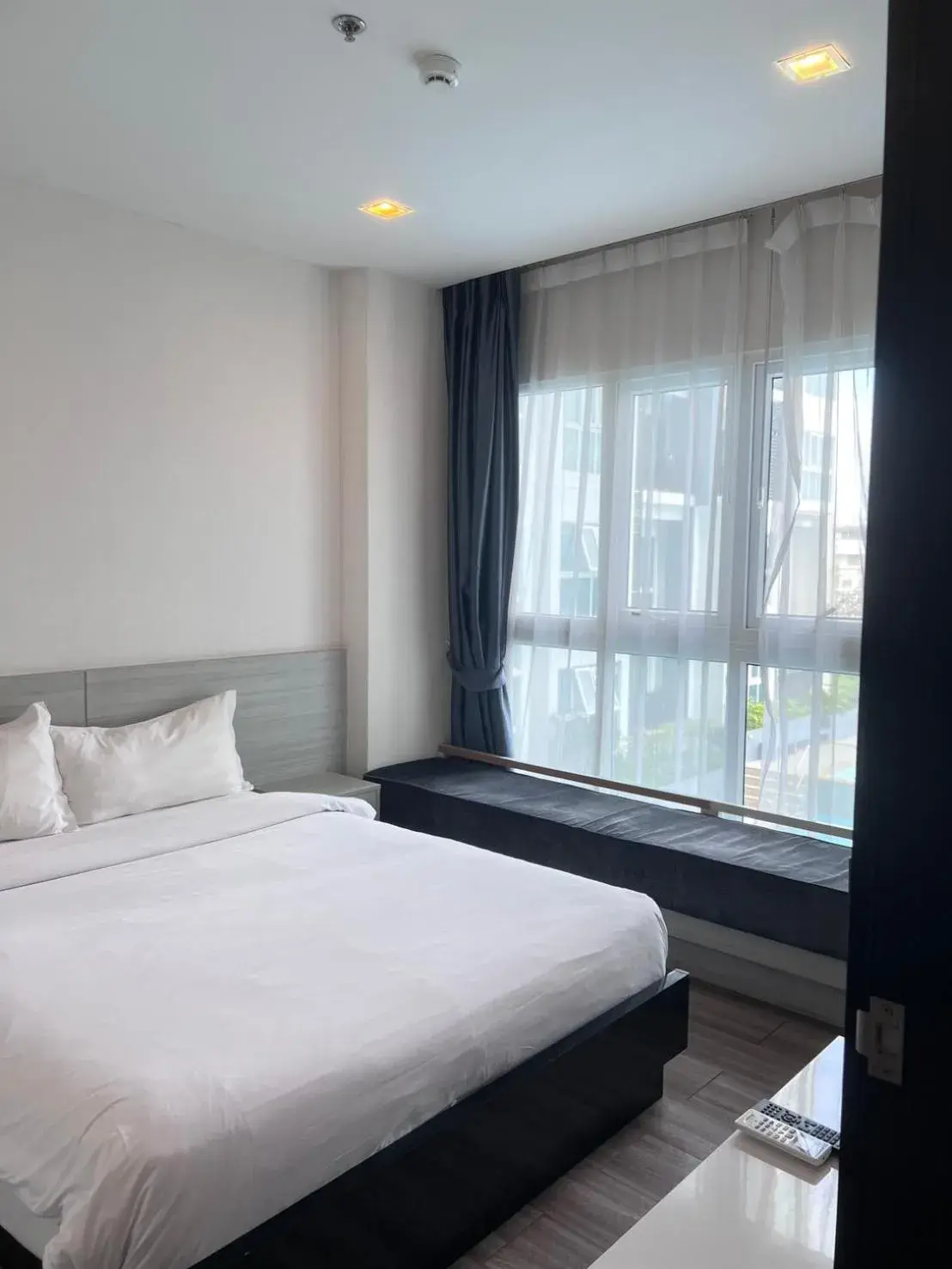 Deluxe Pool View Double Suite in Locals Prio ChiangMai Central Airport Plaza Deluxe Pool View Double Suite in Locals Prio ChiangMai Central Airport Plaza