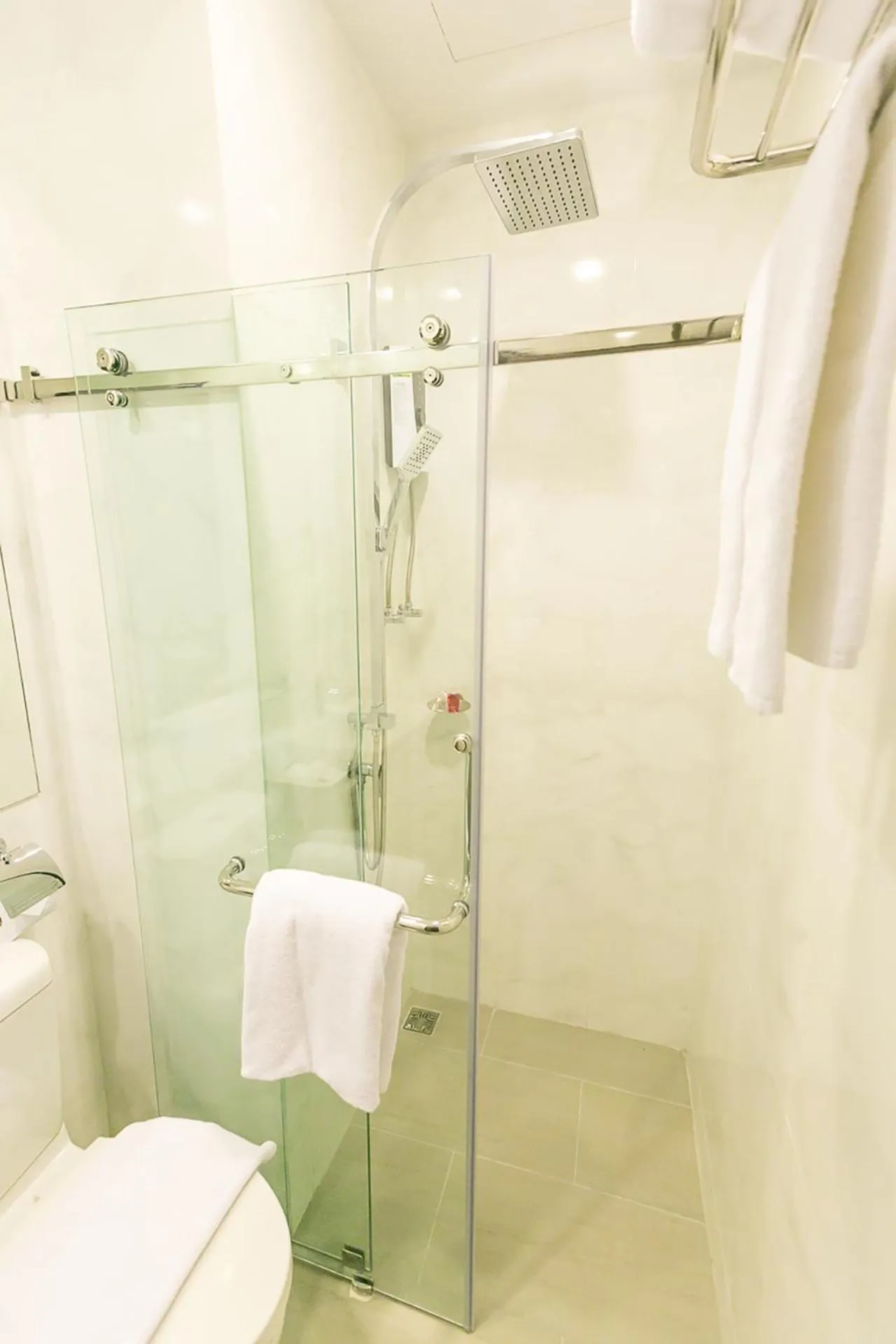 Bathroom in Locals Prio ChiangMai Central Airport Plaza