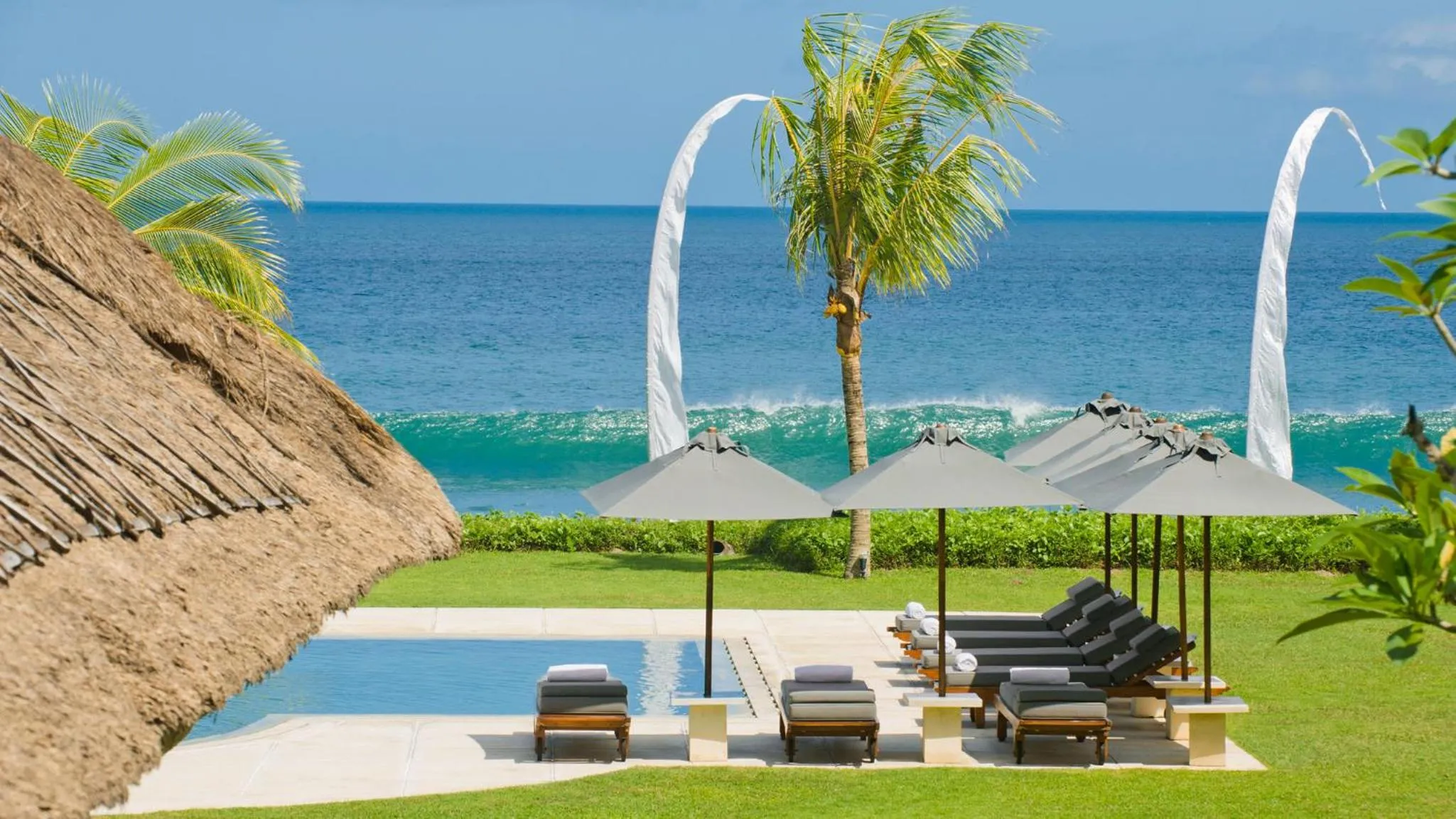 Garden view in Villa Atas Ombak