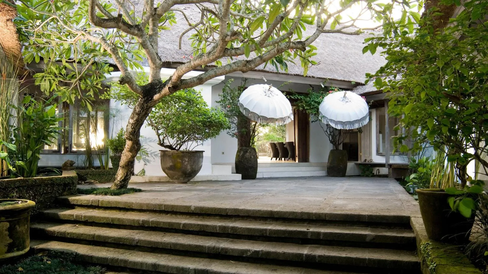 Facade/entrance in Villa Atas Ombak