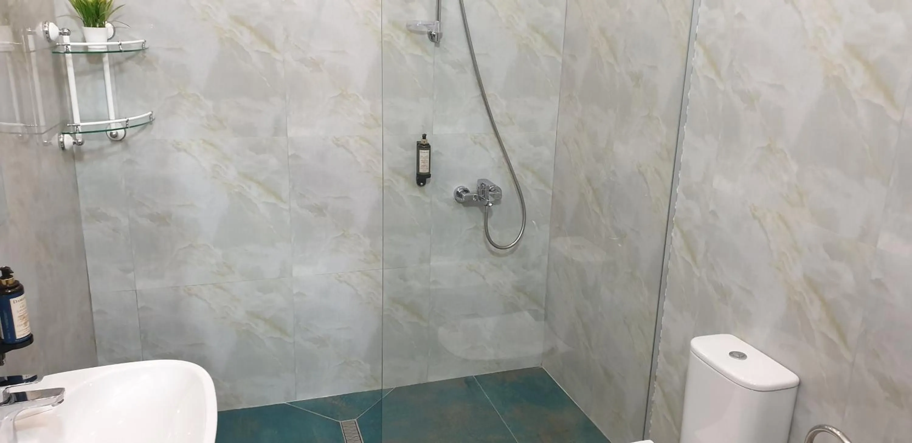 Toilet in Comfort Hotel