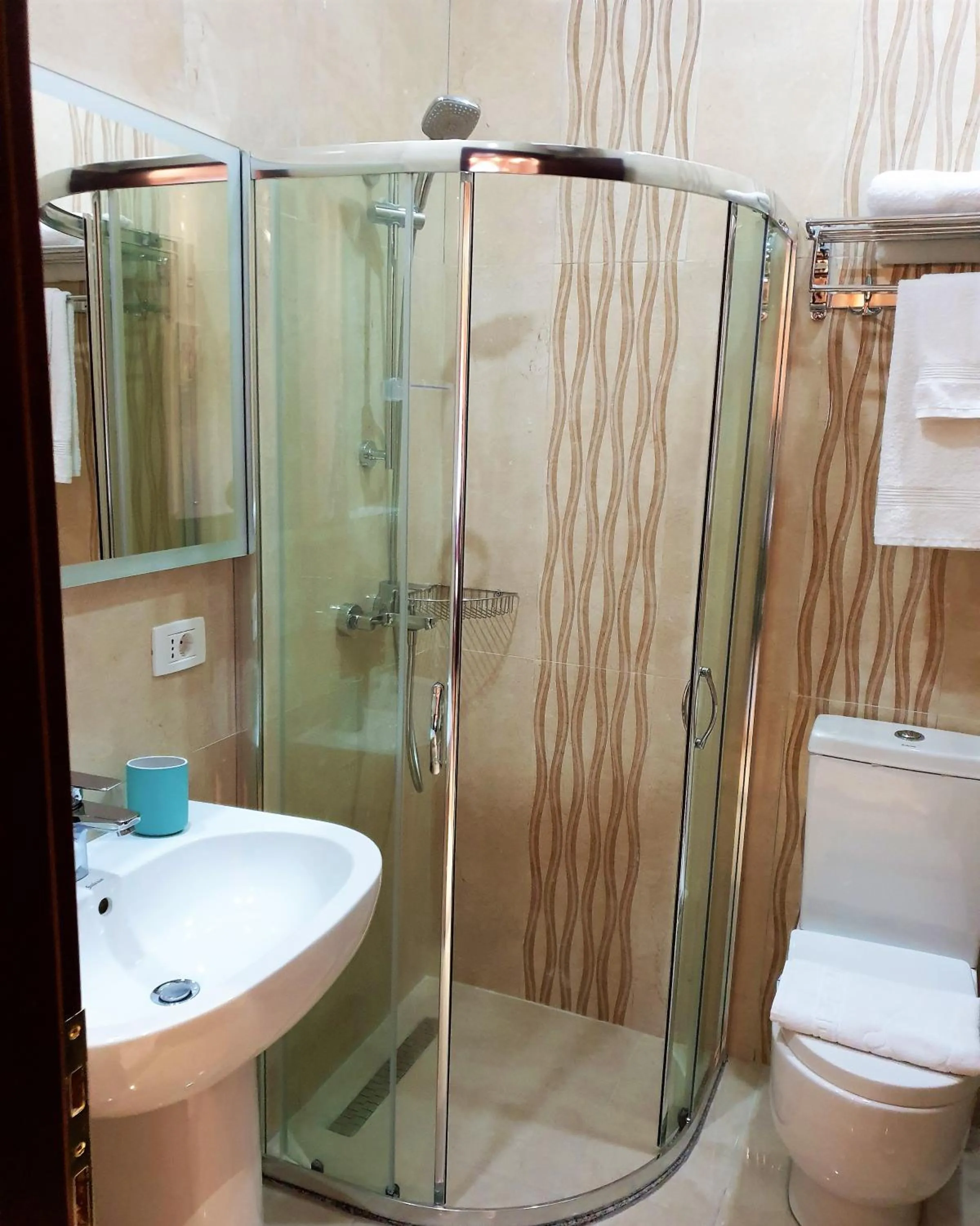 Shower in Comfort Hotel