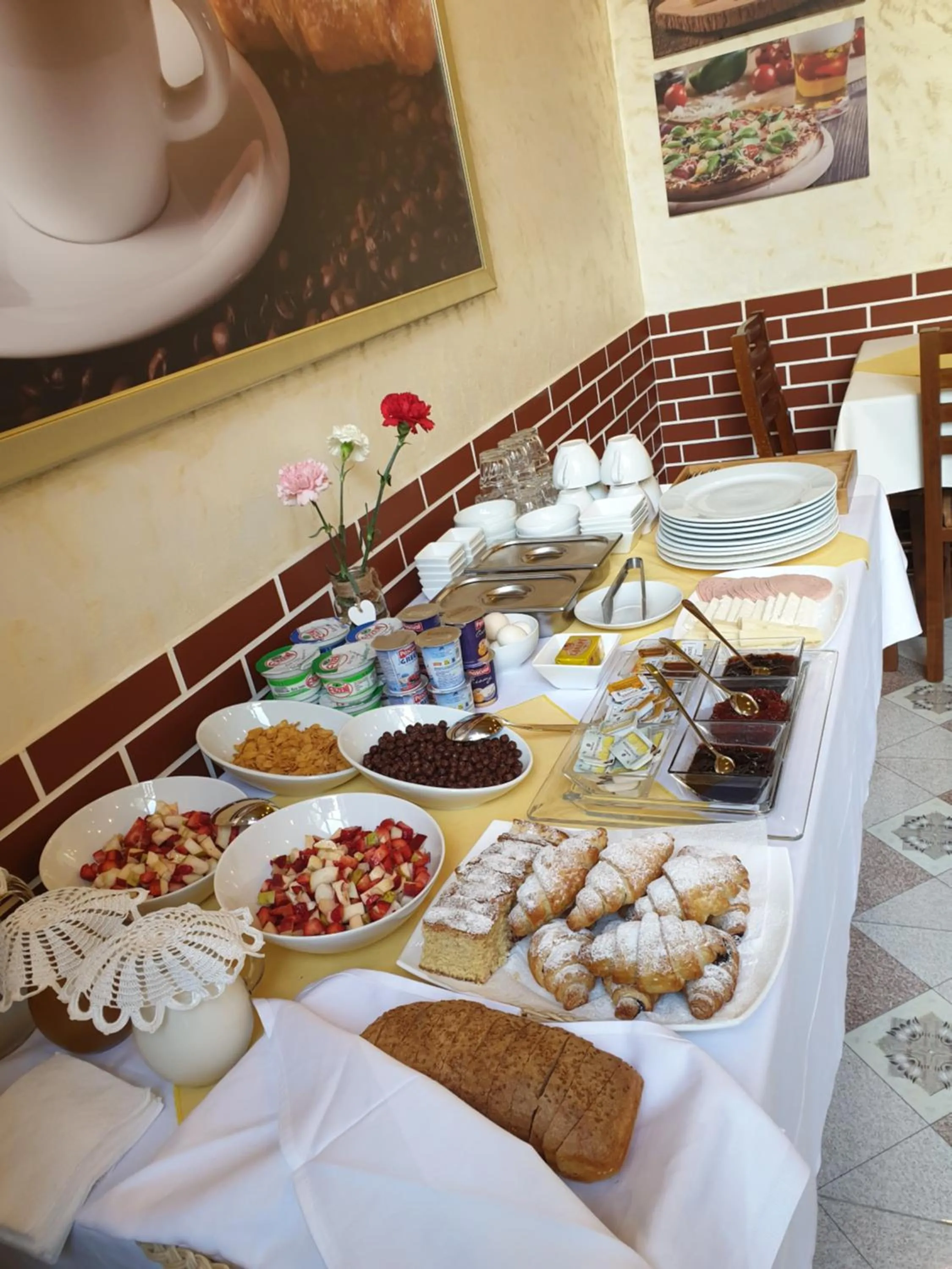 Buffet breakfast in Comfort Hotel