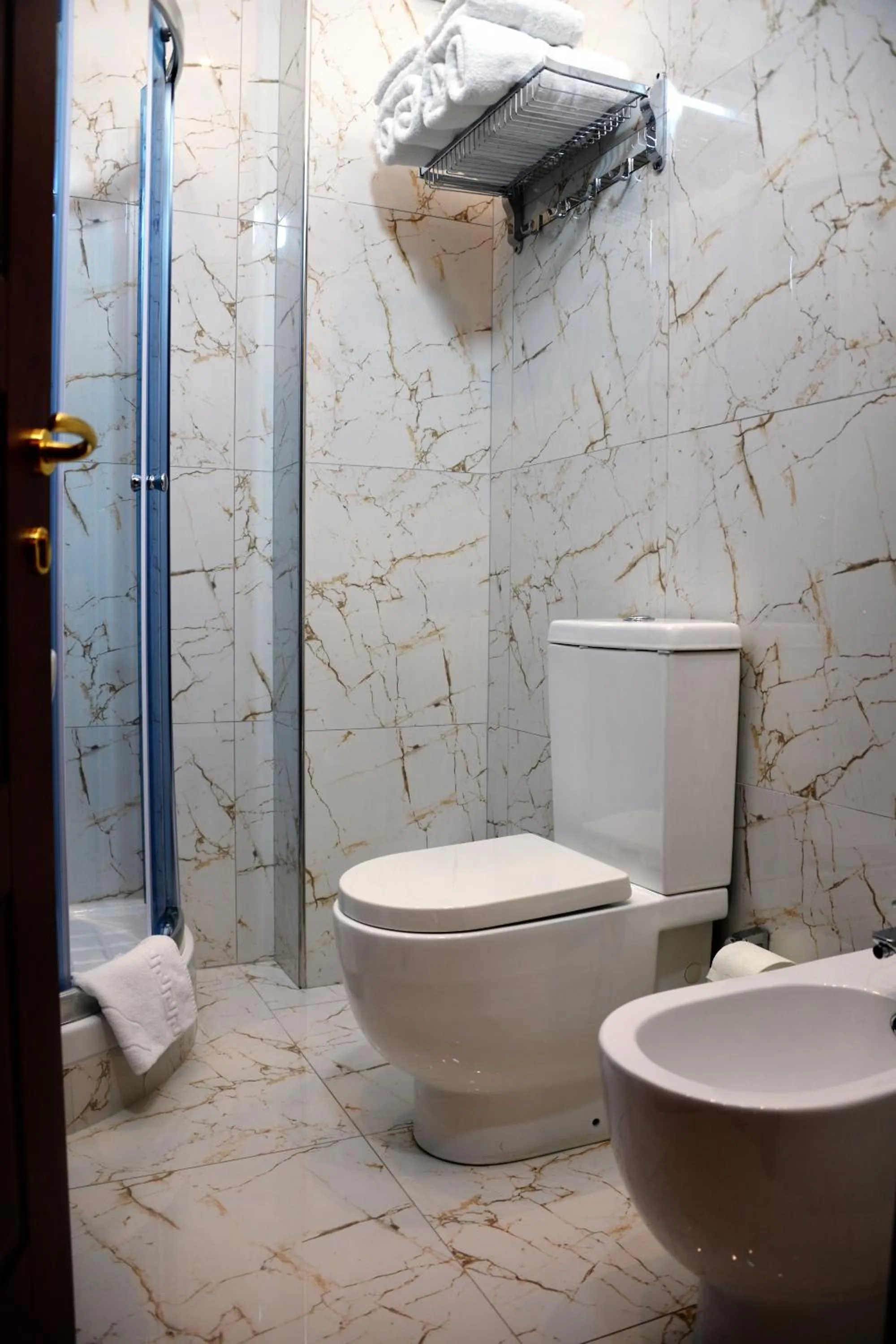 Toilet in Comfort Hotel