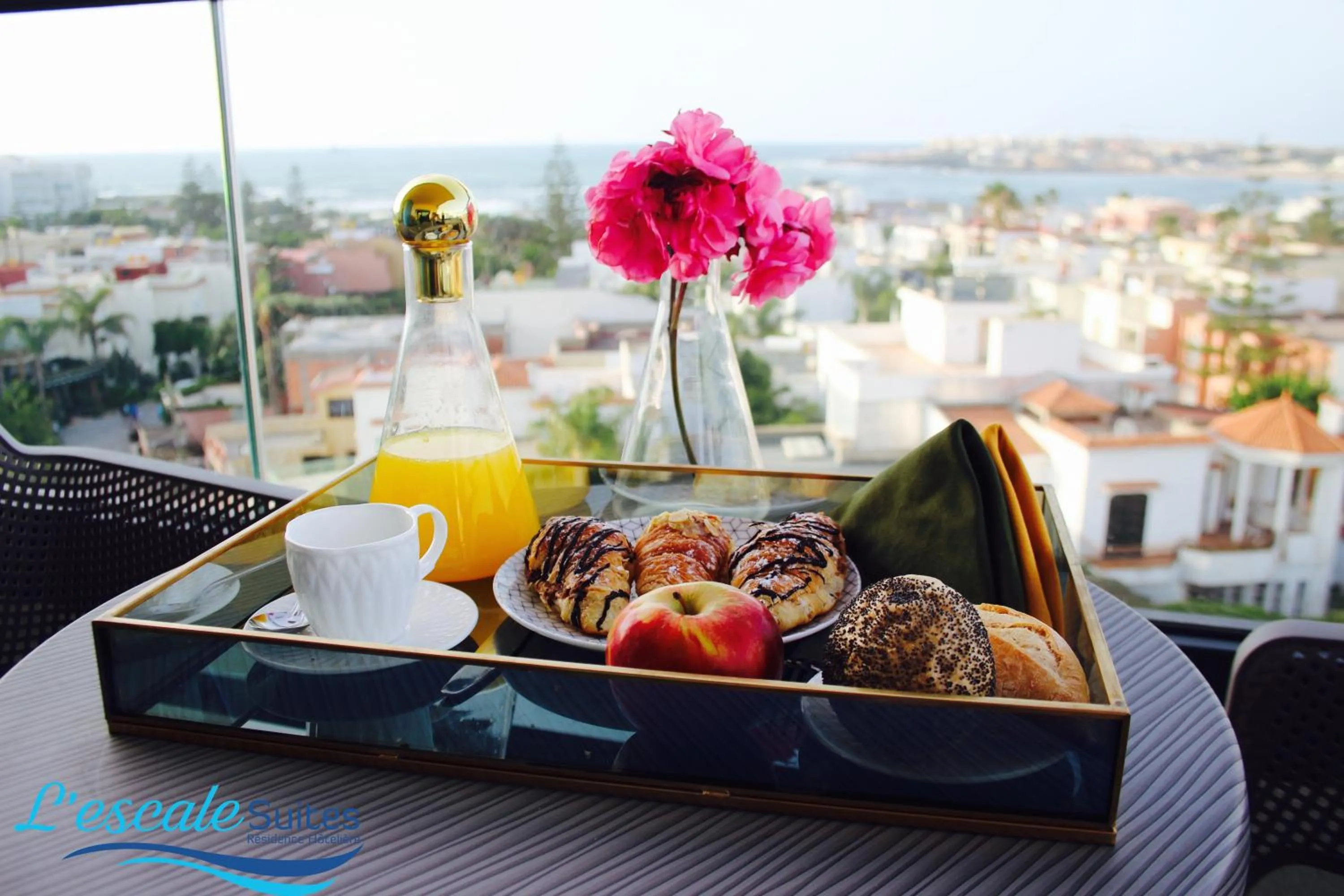 Breakfast in L'escale Suites Résidence Hôtelière By 7AV HOTELS