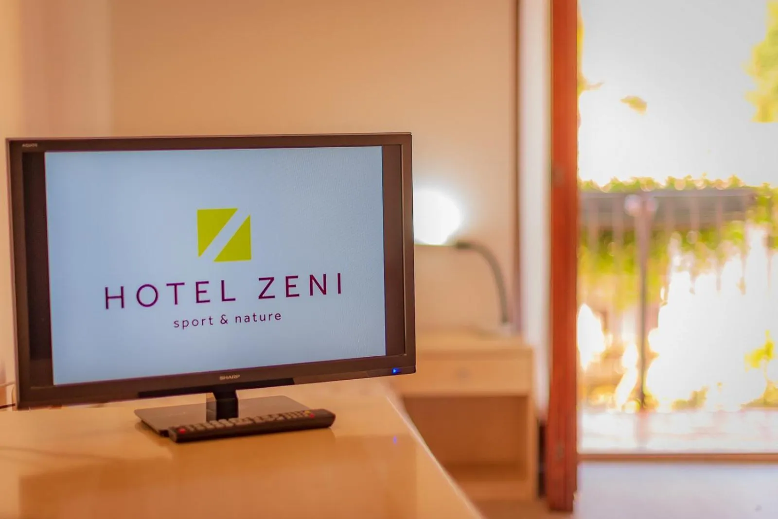 TV and multimedia, Bed in Hotel Zeni