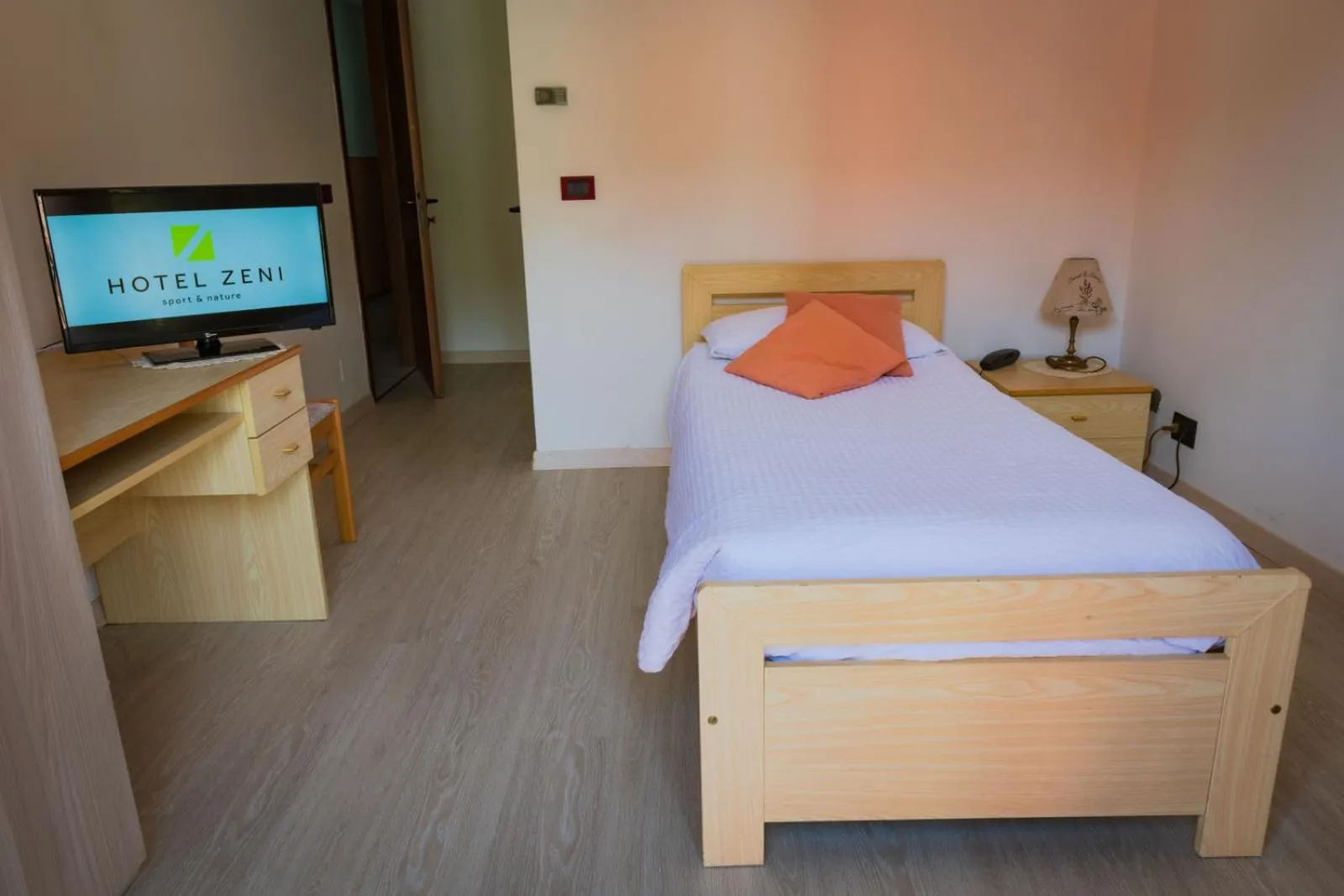 Bedroom, Bed in Hotel Zeni