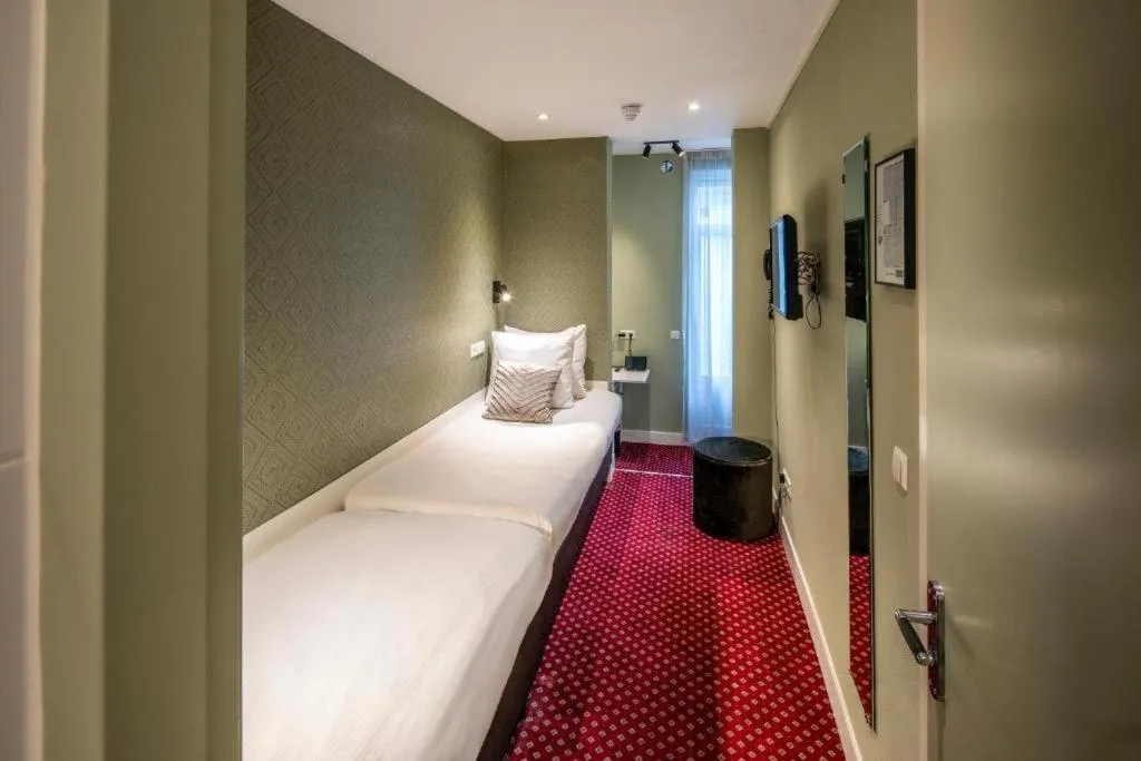 Bed in Hotel Atlantis Amsterdam