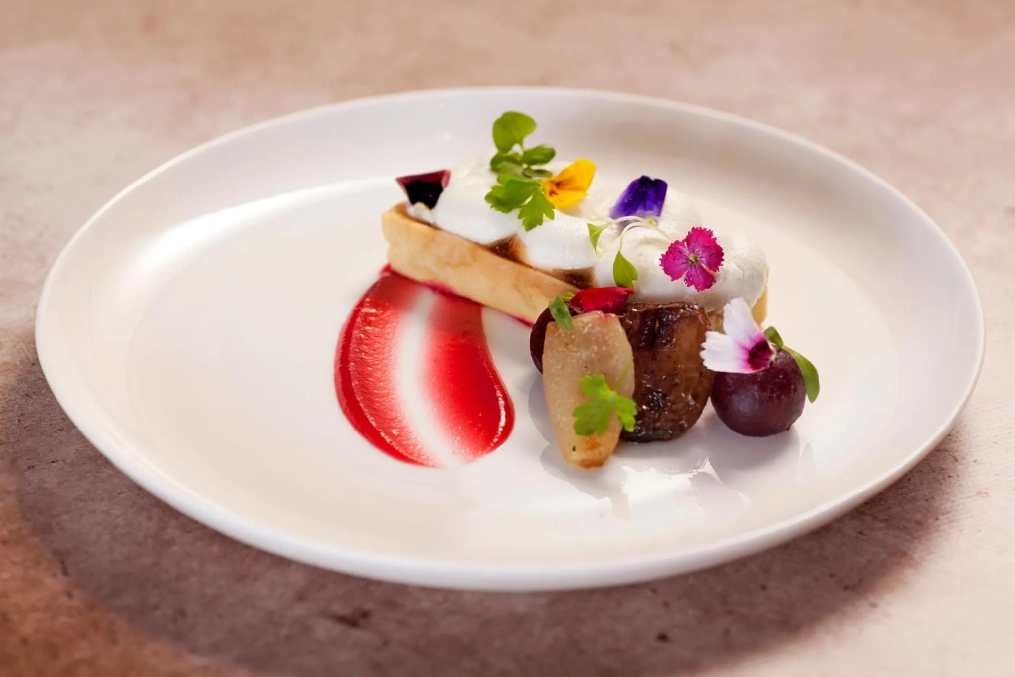 Restaurant/places to eat in Crowne Plaza Surfers Paradise by IHG