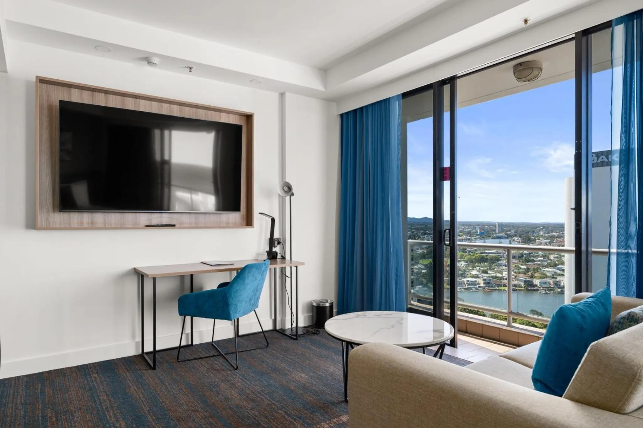 Photo of the whole room in Crowne Plaza Surfers Paradise by IHG