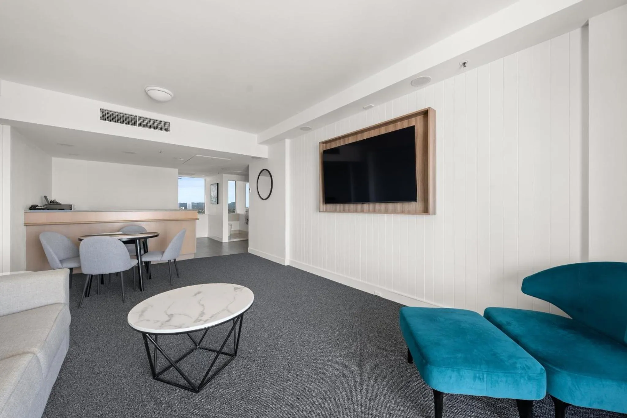 Photo of the whole room in Crowne Plaza Surfers Paradise by IHG