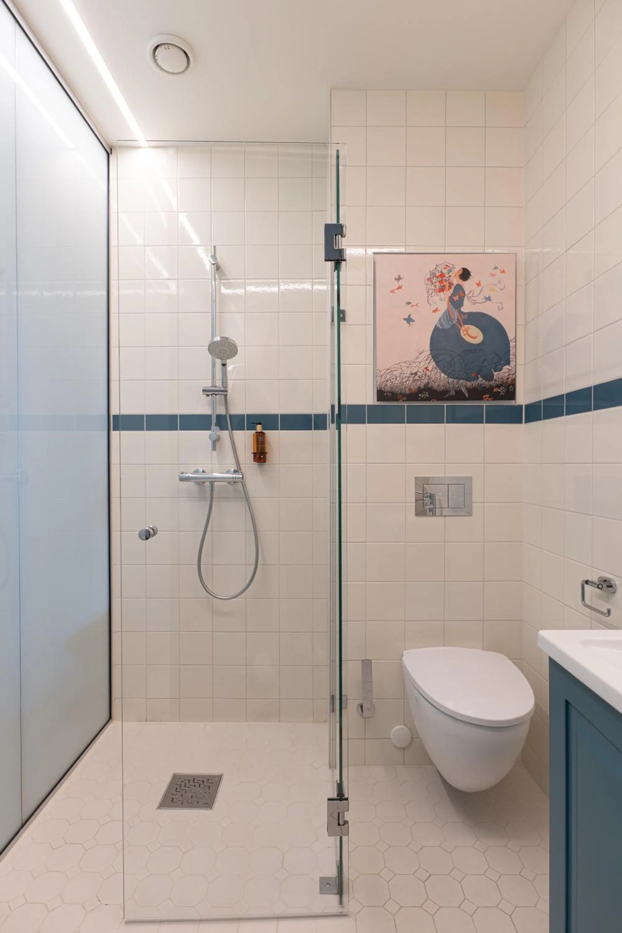 Shower in The Apartments Company - The Sweet