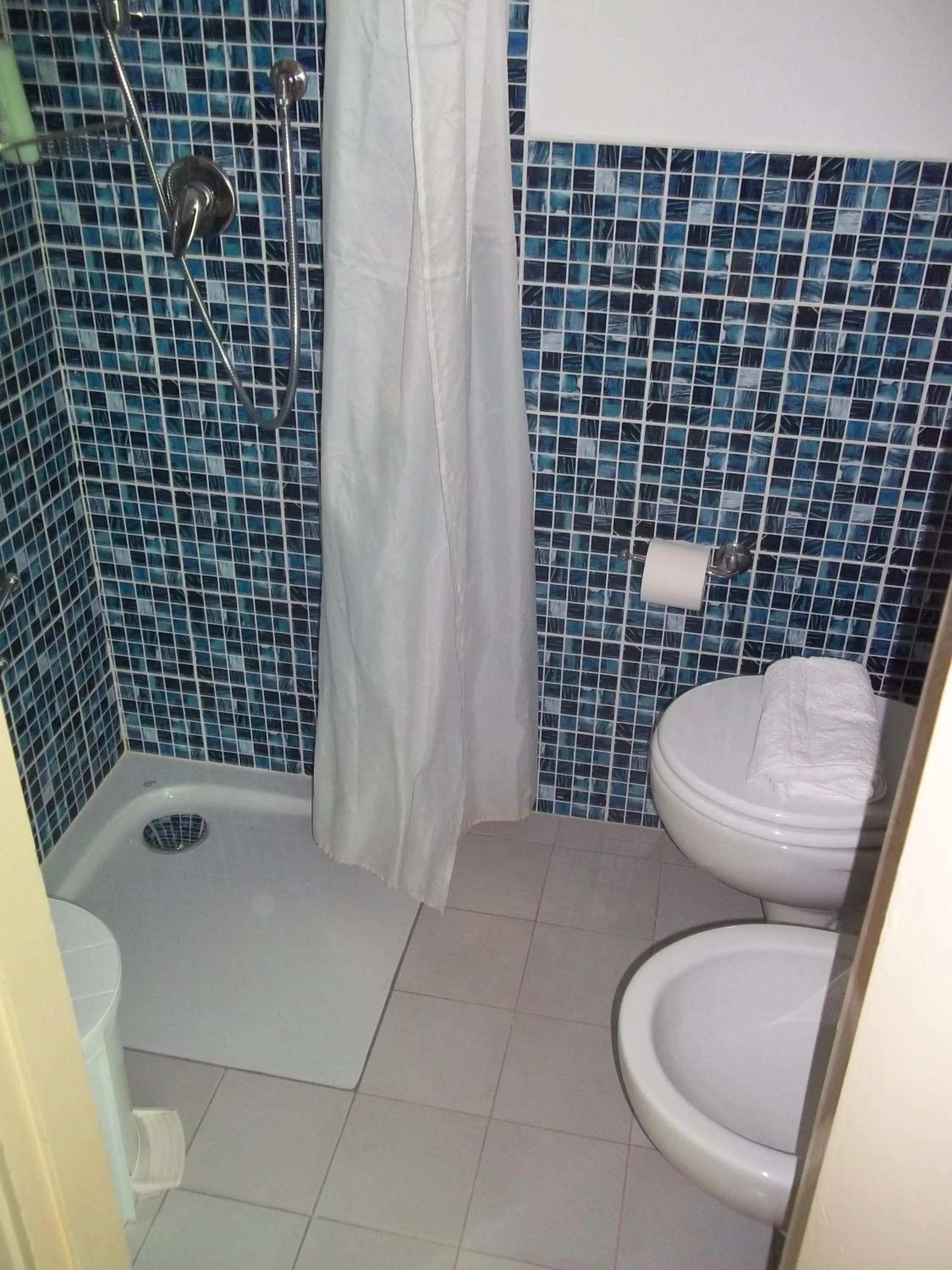 Bathroom in Hotel Italia