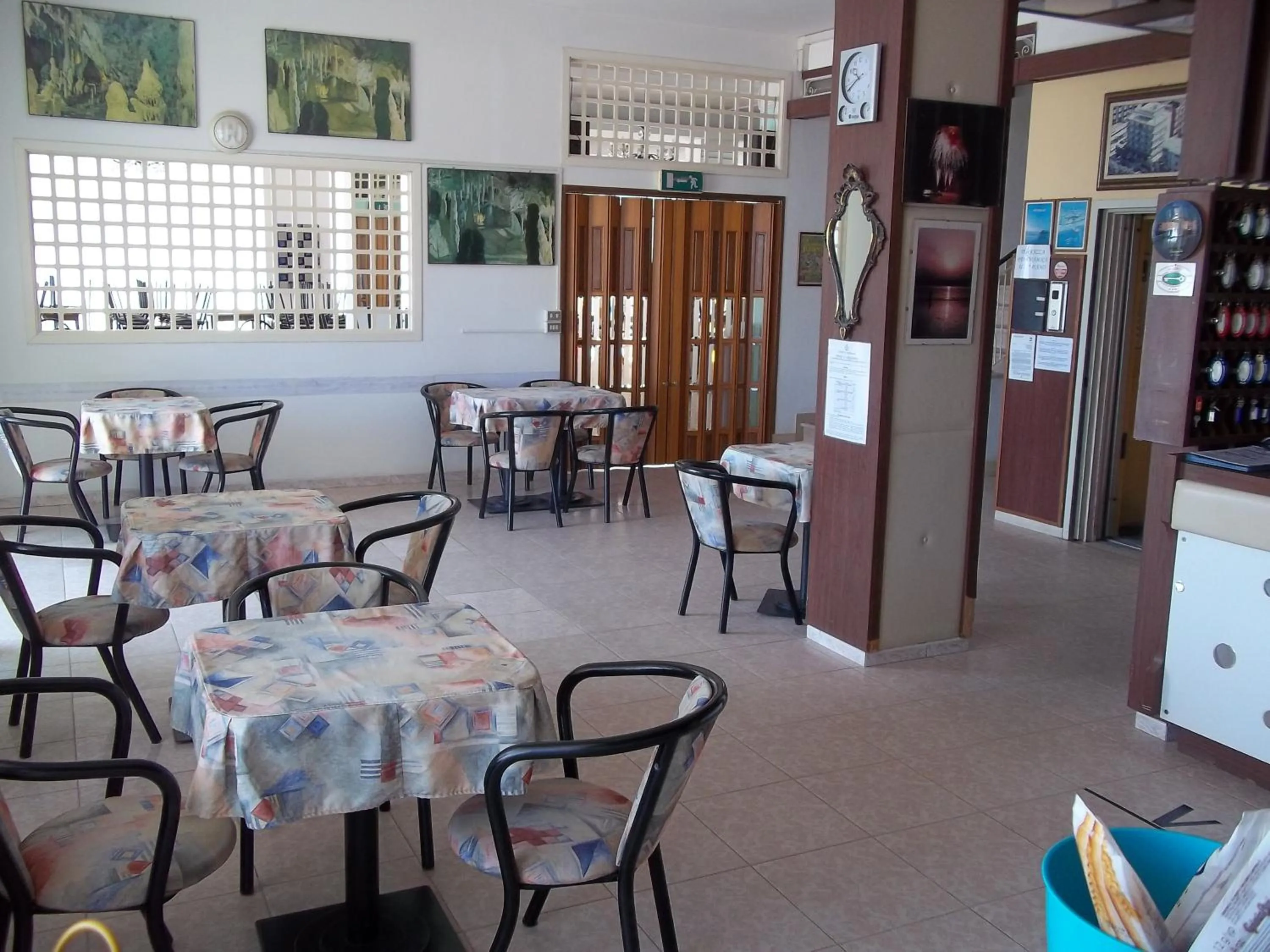 Restaurant/places to eat in Hotel Italia