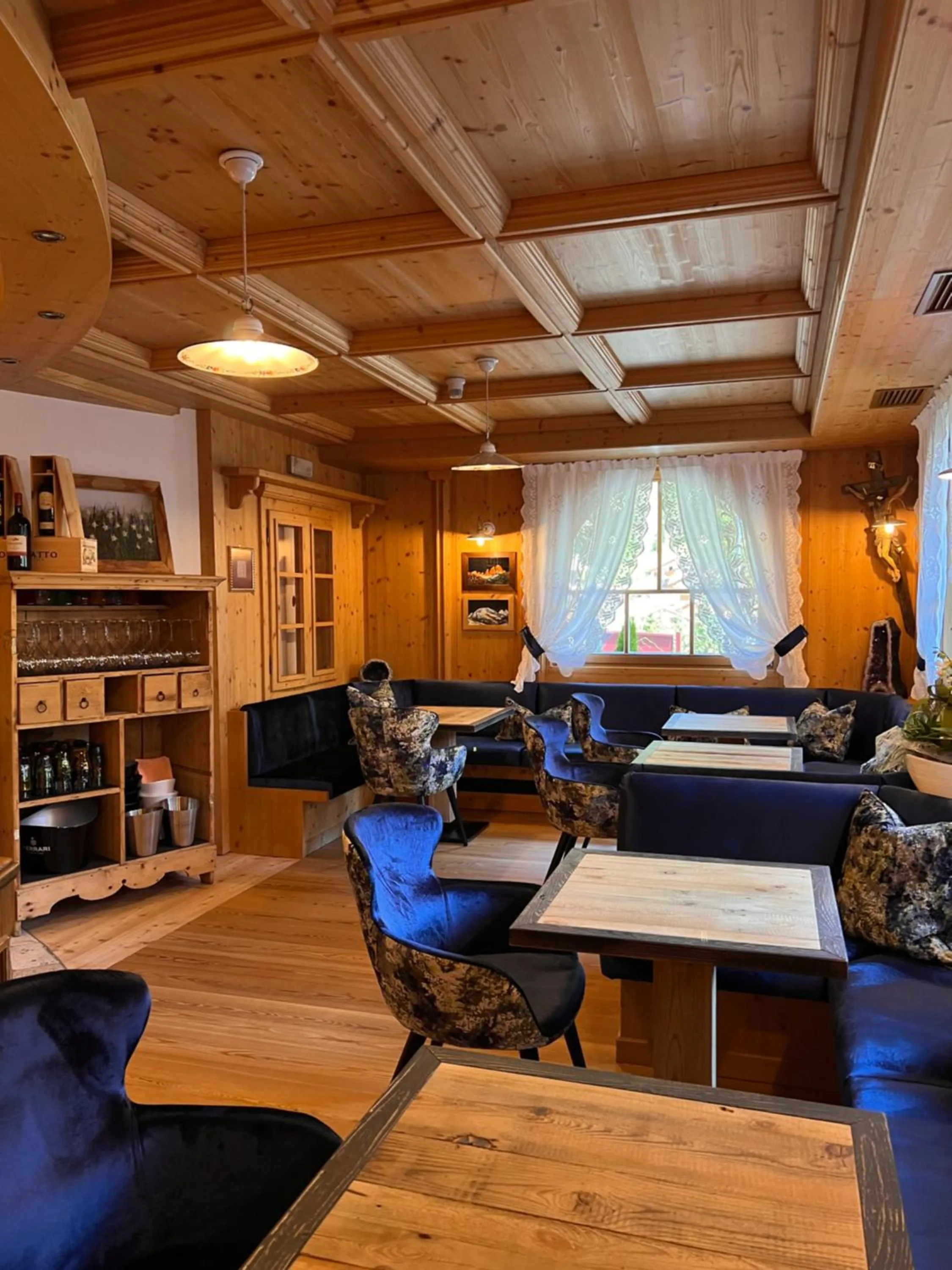 Restaurant/places to eat in Albergo Conturina