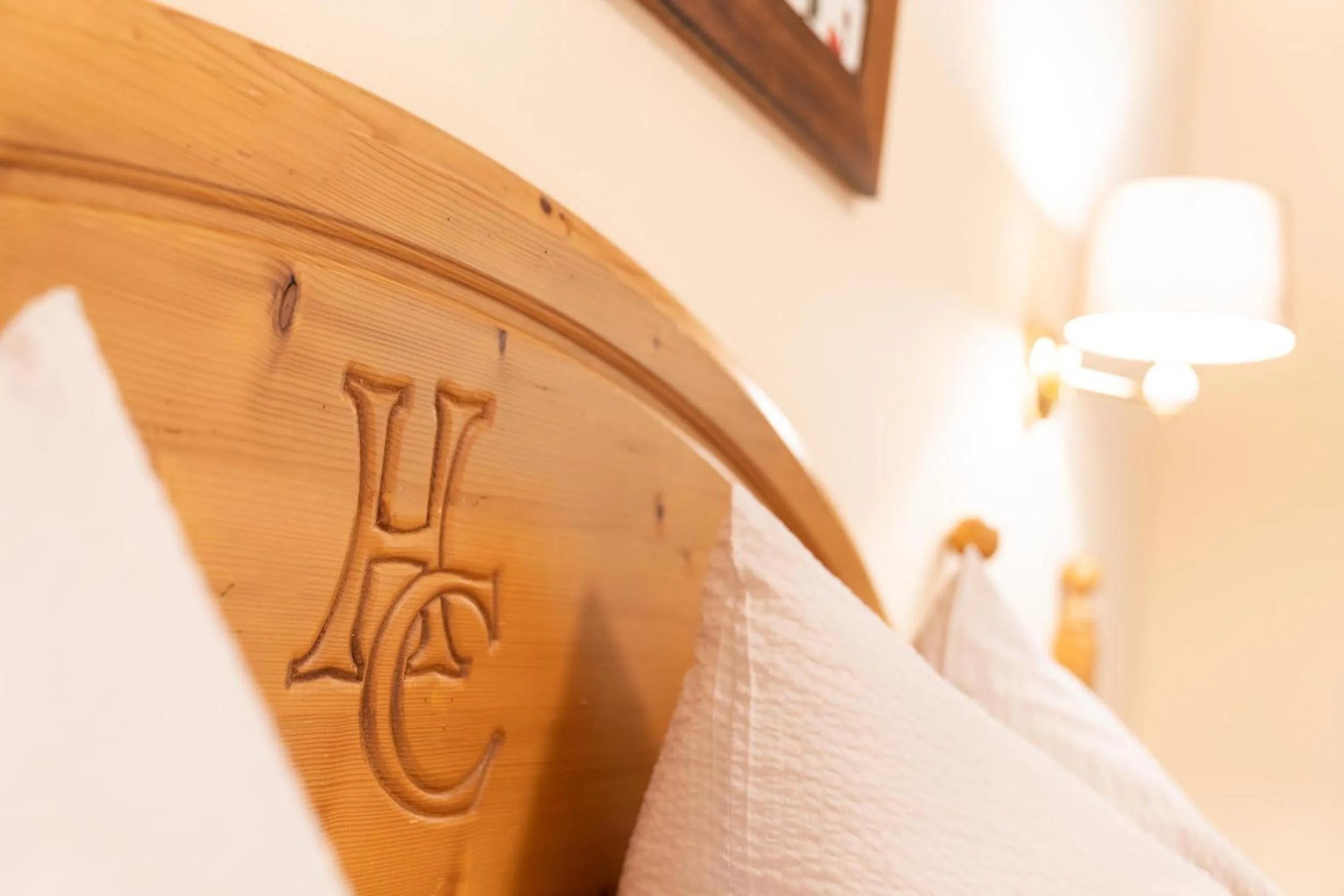 Decorative detail, Bed in Albergo Conturina