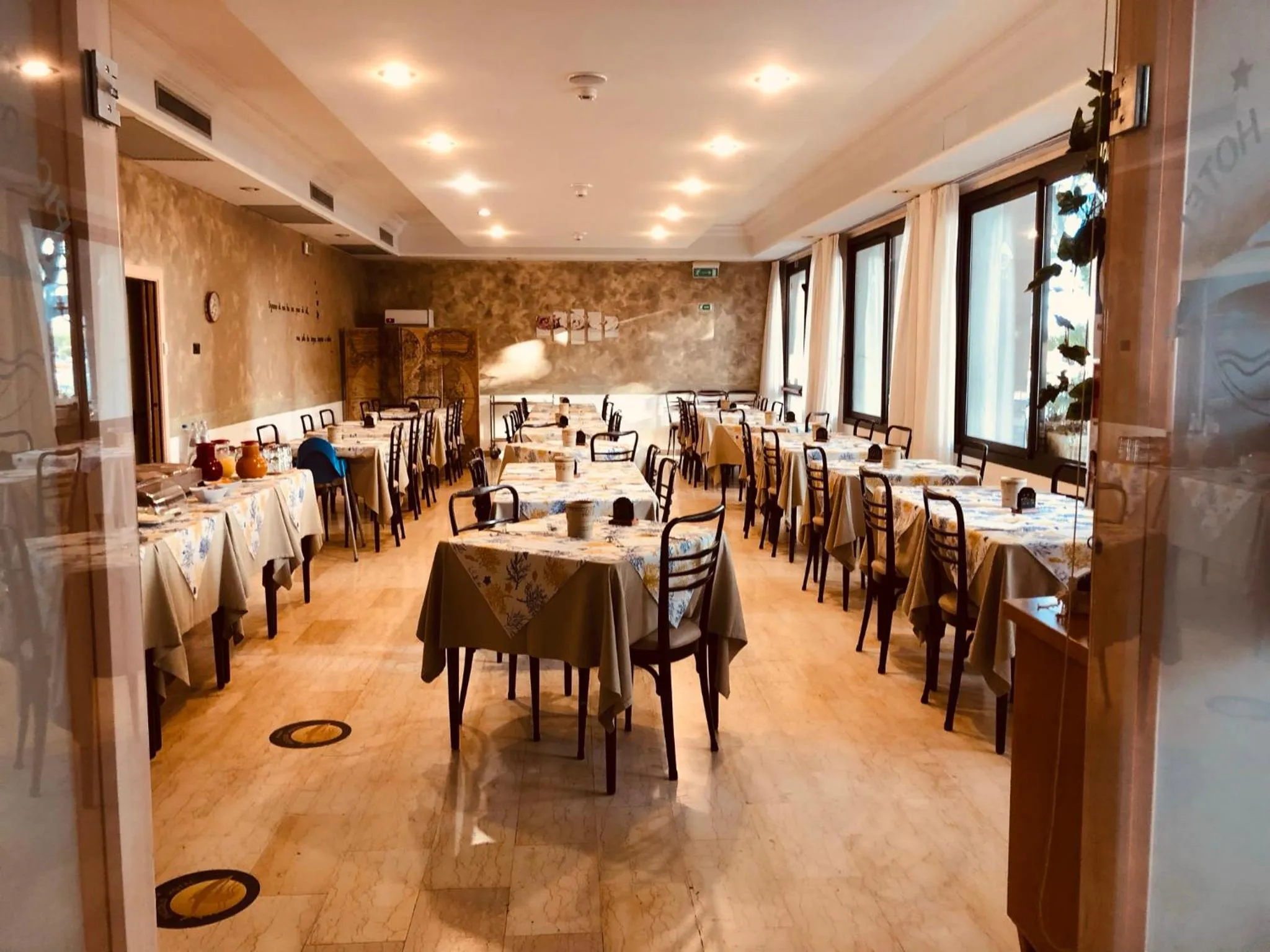 Restaurant/places to eat in Piccolo Hotel