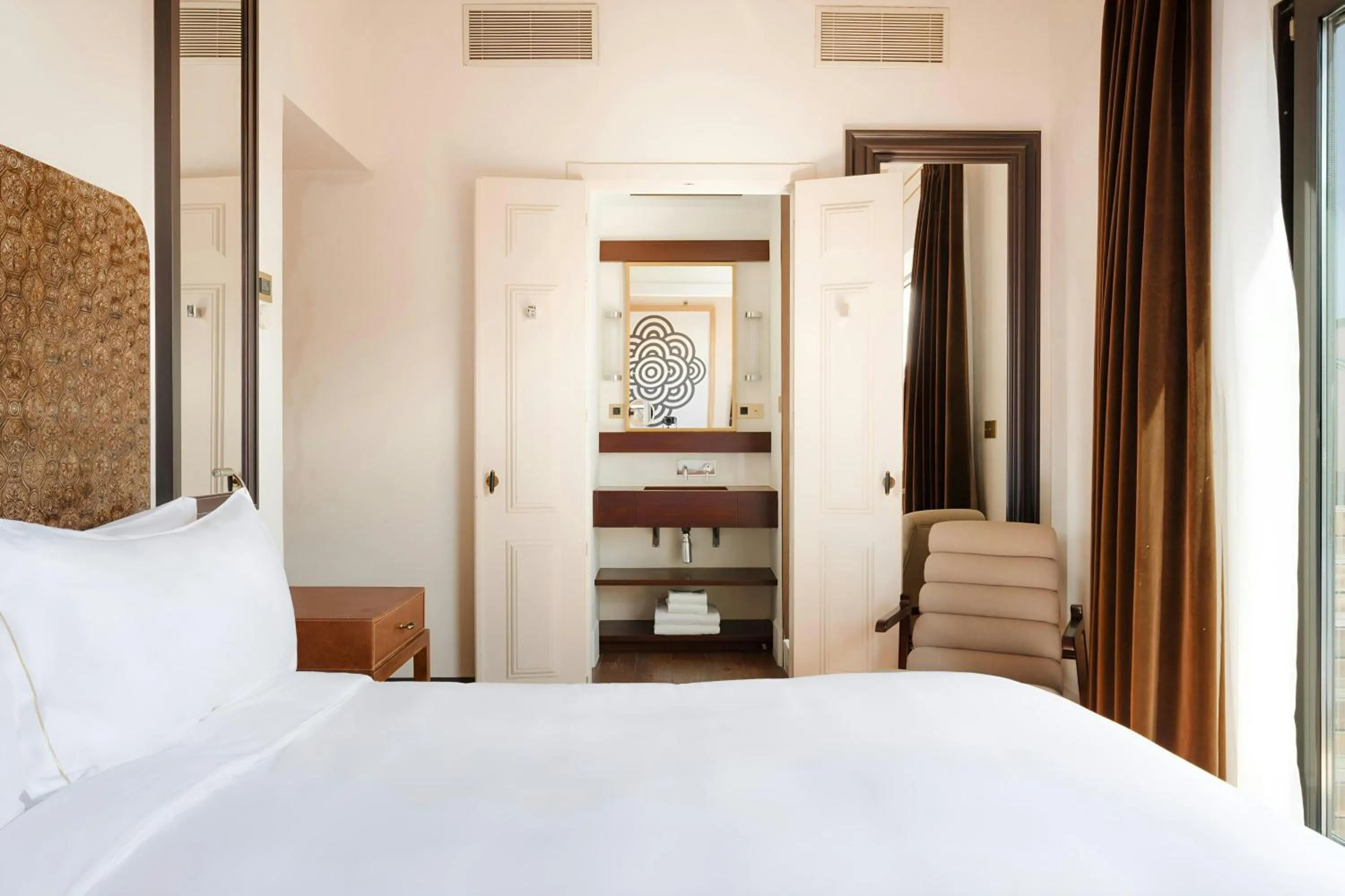 Bedroom, Bed in DO Plaça Reial Hotel Gothic Quarter, Sonder by Marriott Bonvoy