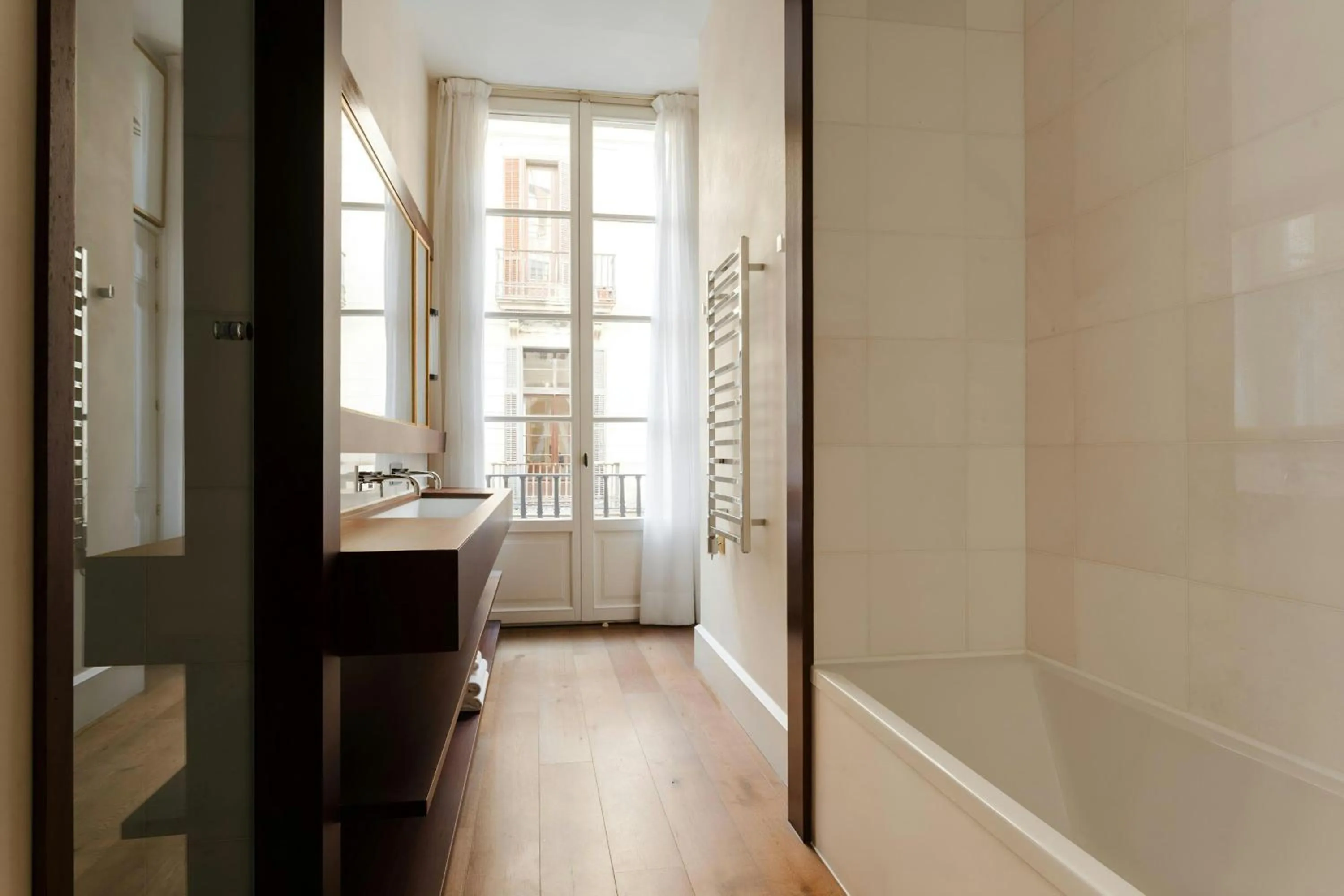 Bathroom, Bed in DO Plaça Reial Hotel Gothic Quarter, Sonder by Marriott Bonvoy