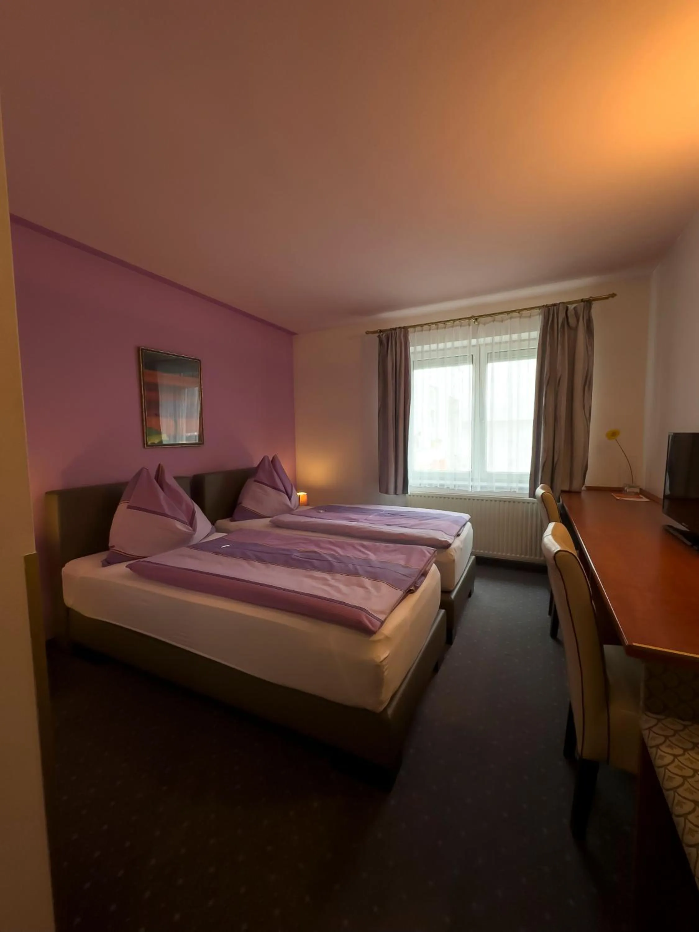 Photo of the whole room, Bed in Pension Erlaa