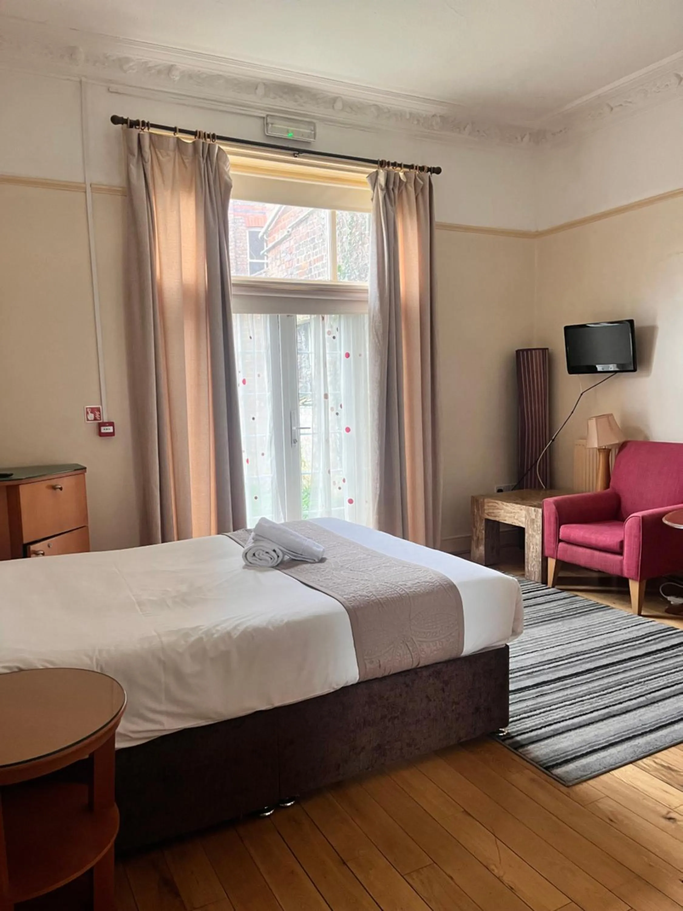 Bedroom, Bed in Ullet Suites