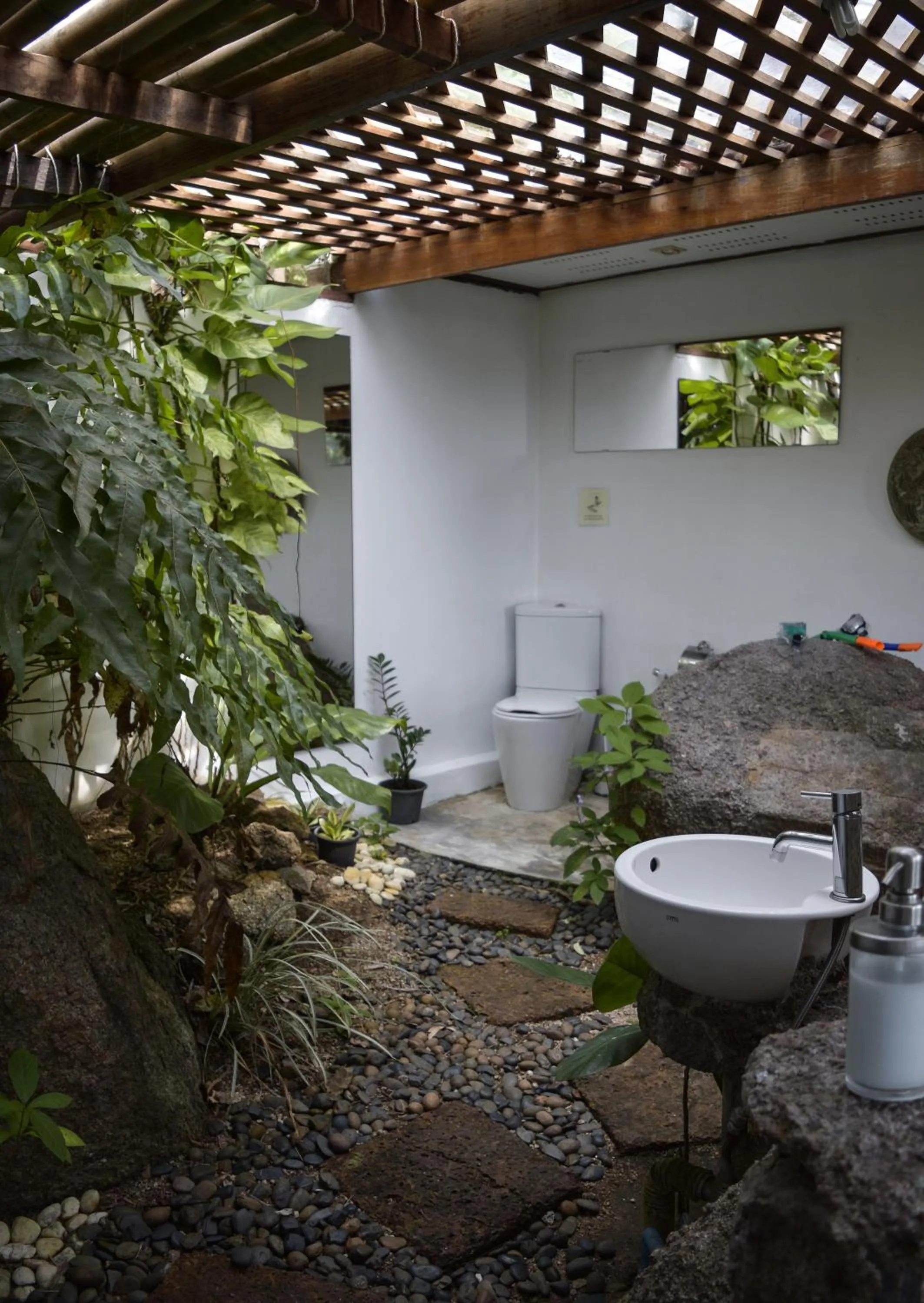 Bathroom in la Cigale