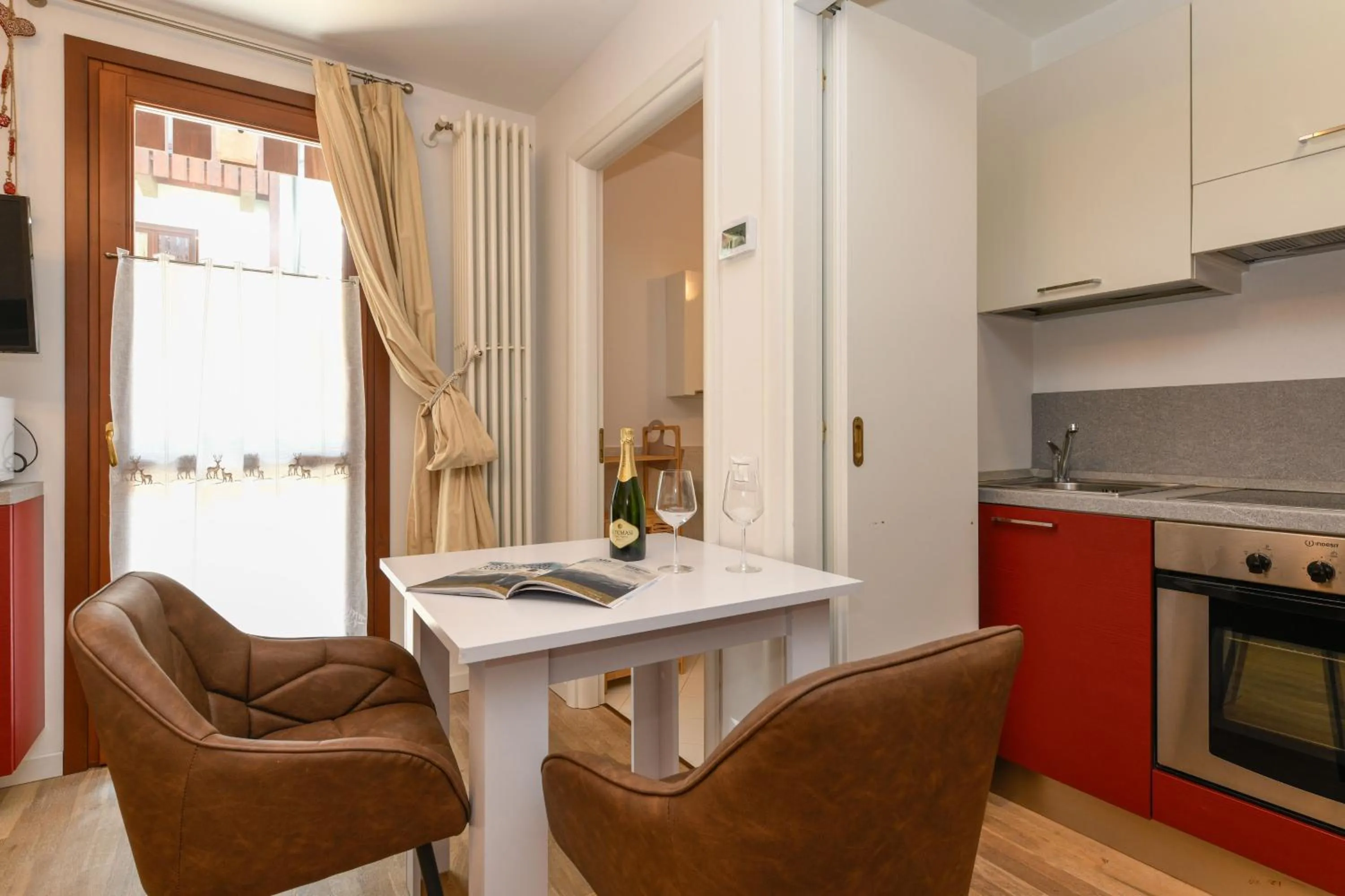 Kitchen or kitchenette in Residence Rta La Rosa delle Dolomiti