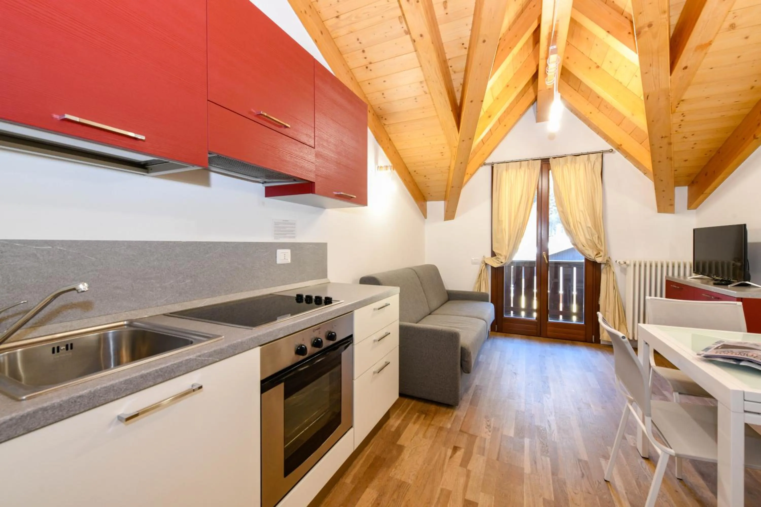 Kitchen or kitchenette in Residence Rta La Rosa delle Dolomiti