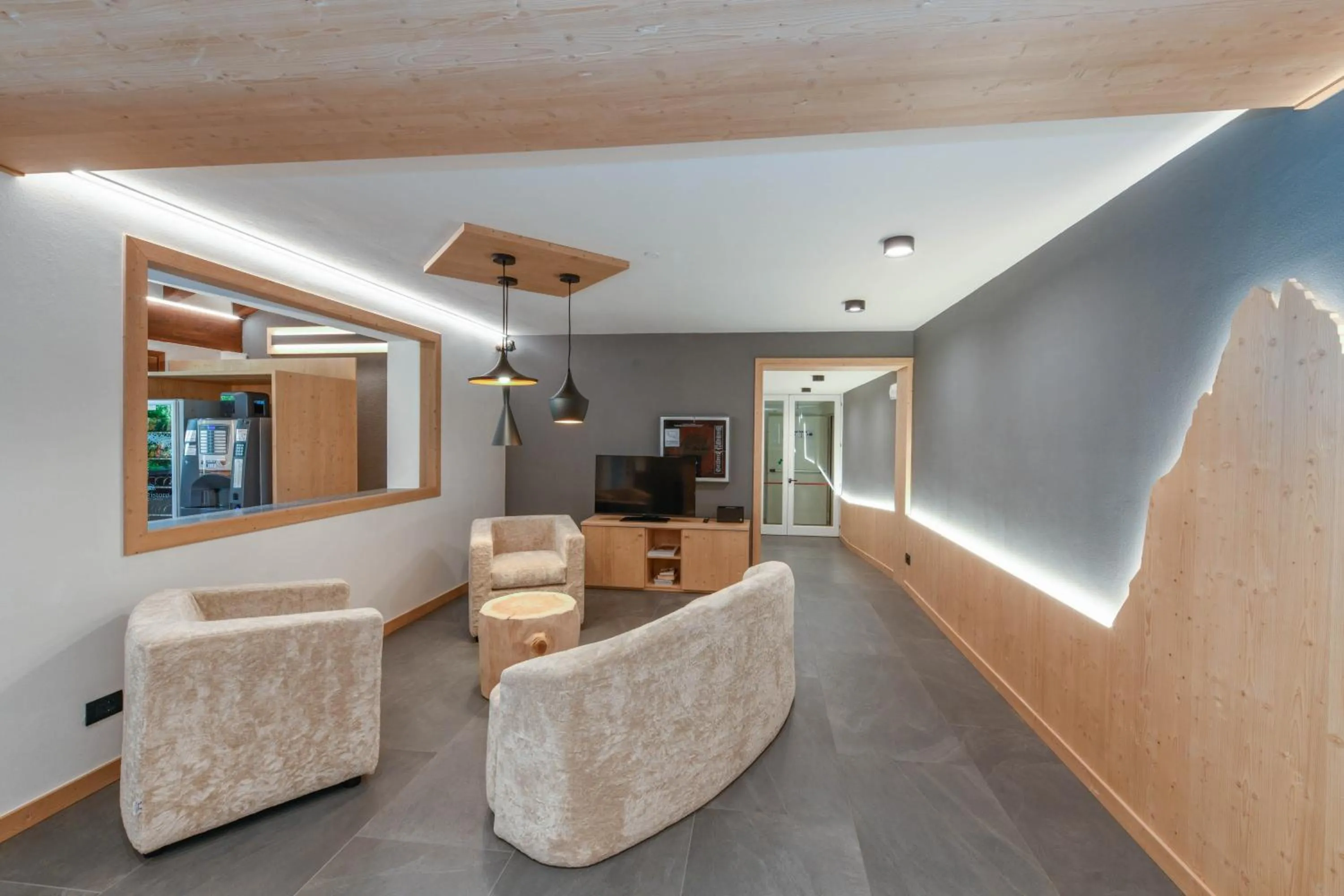 Lobby or reception in Residence Rta La Rosa delle Dolomiti