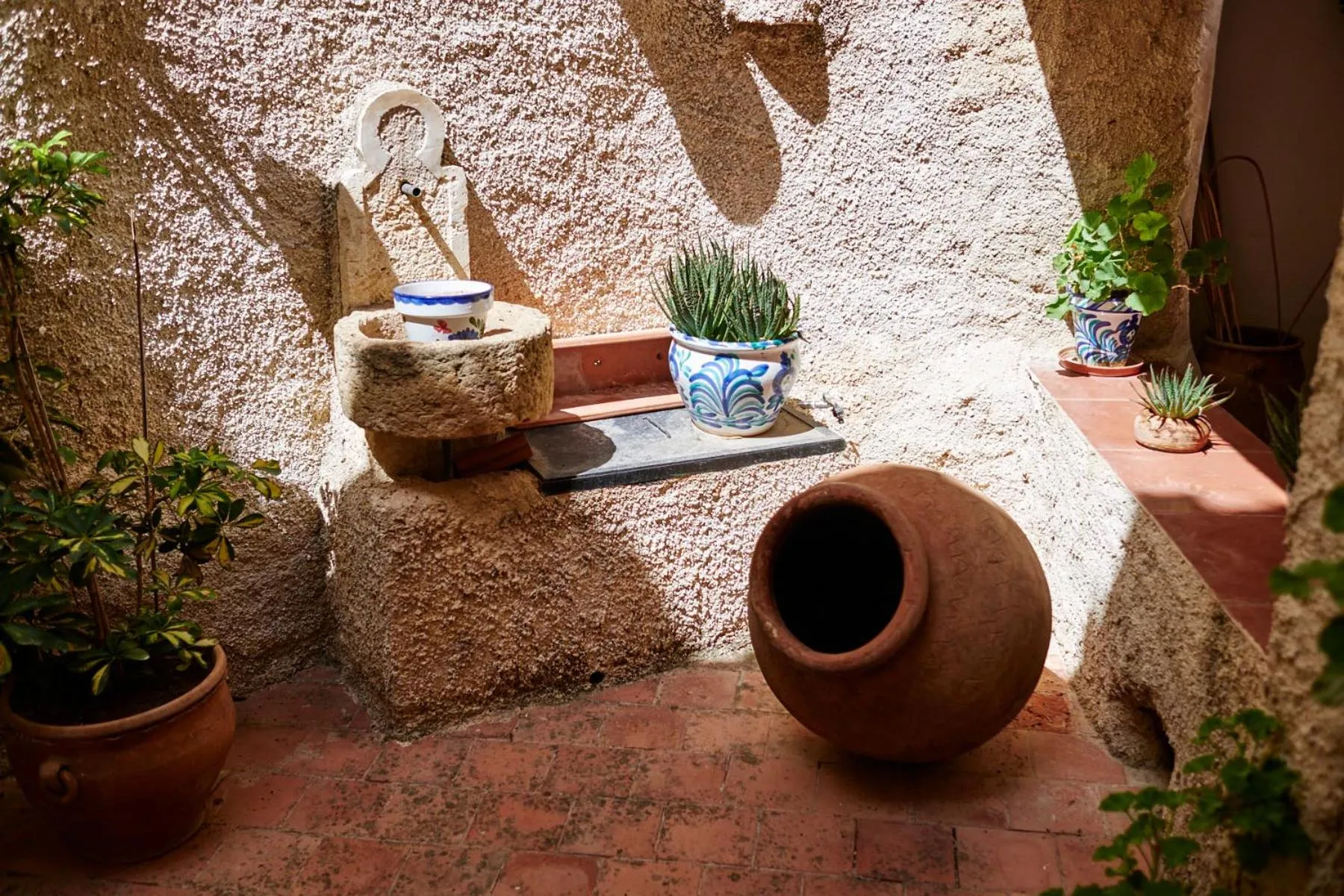 Property building in Hotel Casa de los Arcos