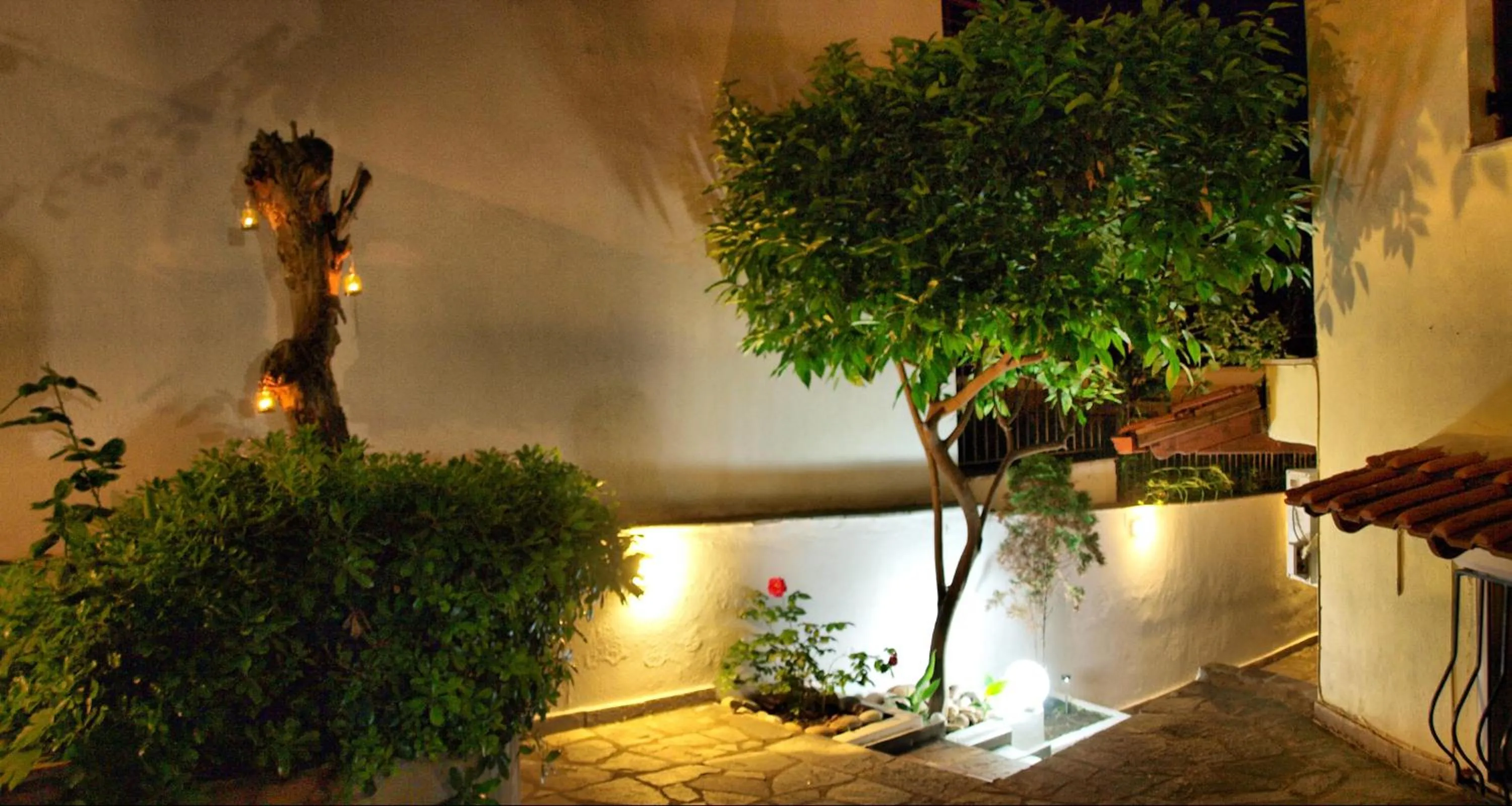 Garden in Anatoli Apartments Polichrono