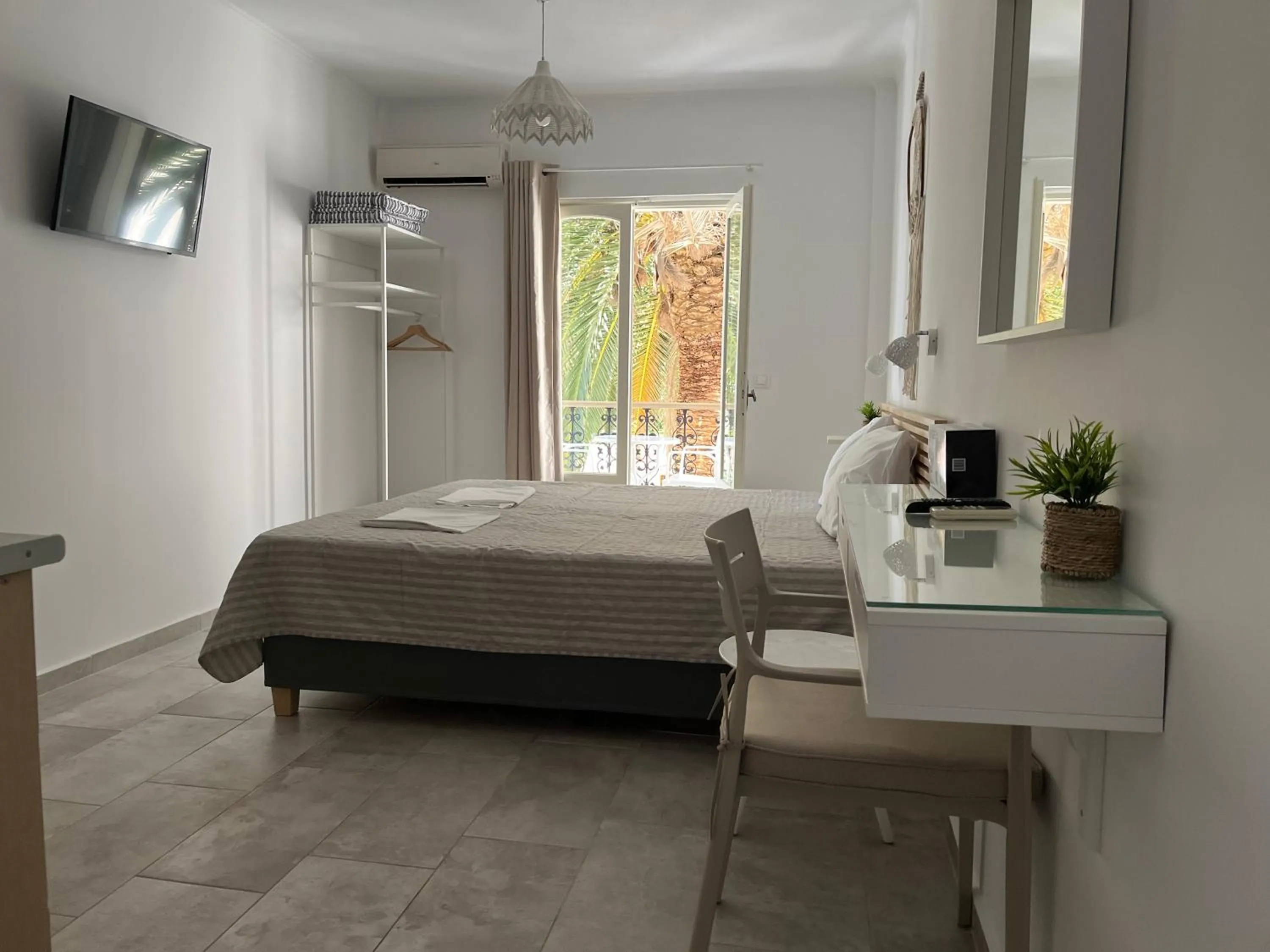 Bed in Anatoli Apartments Polichrono