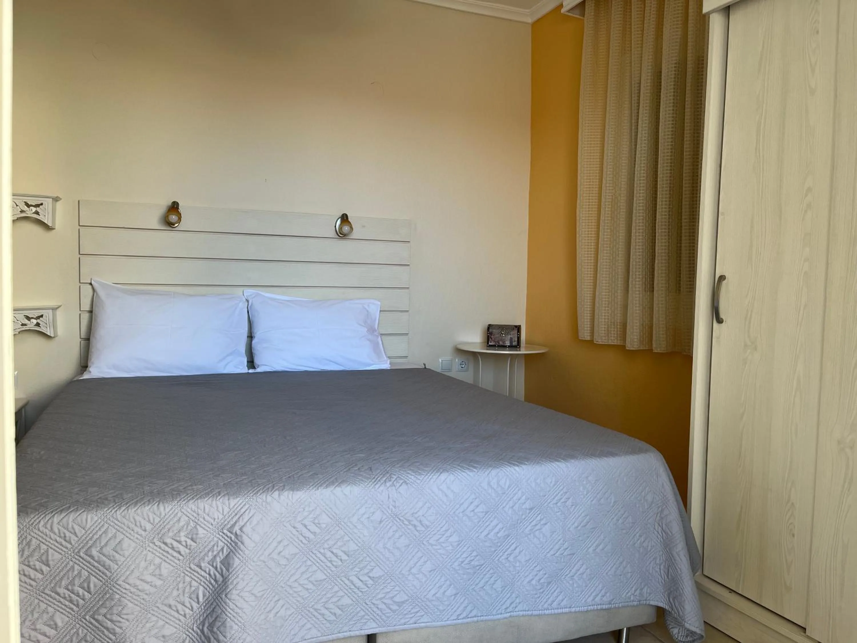 Bed in Anatoli Apartments Polichrono