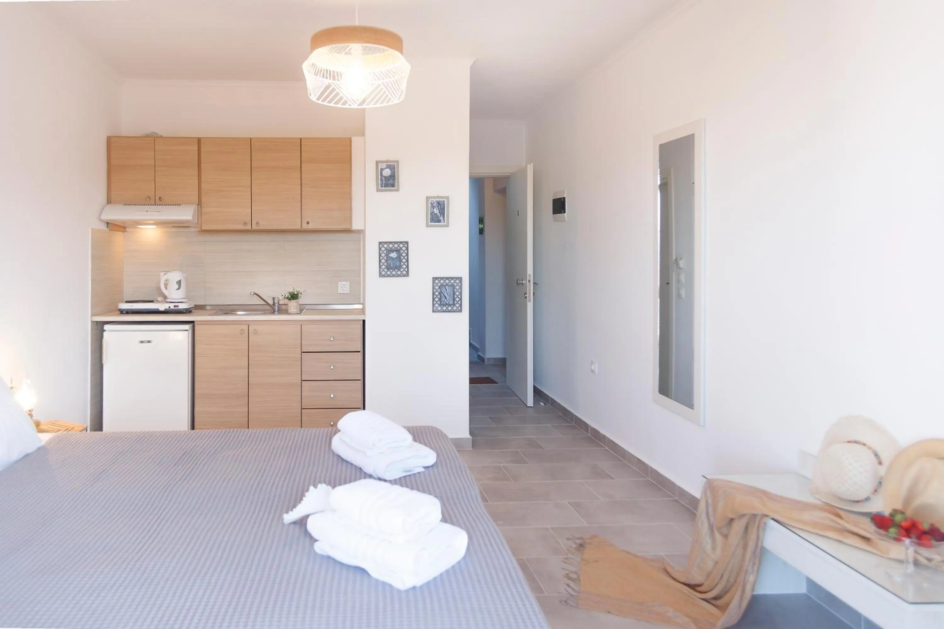 Bed in Anatoli Apartments Polichrono