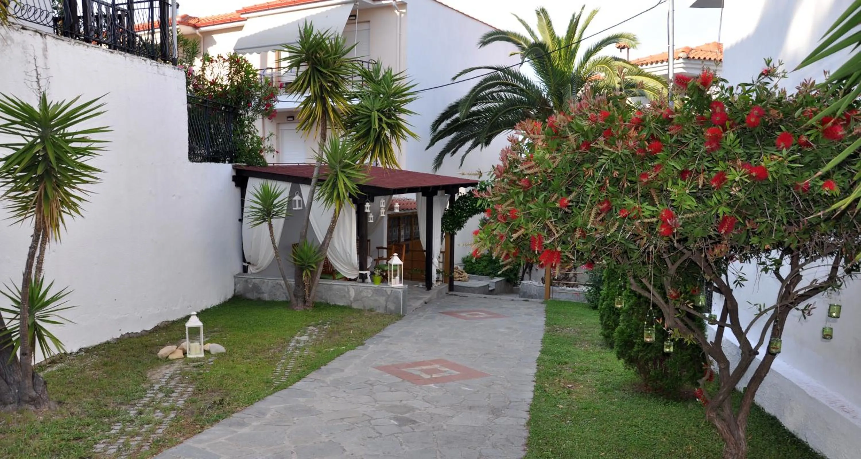 Garden in Anatoli Apartments Polichrono