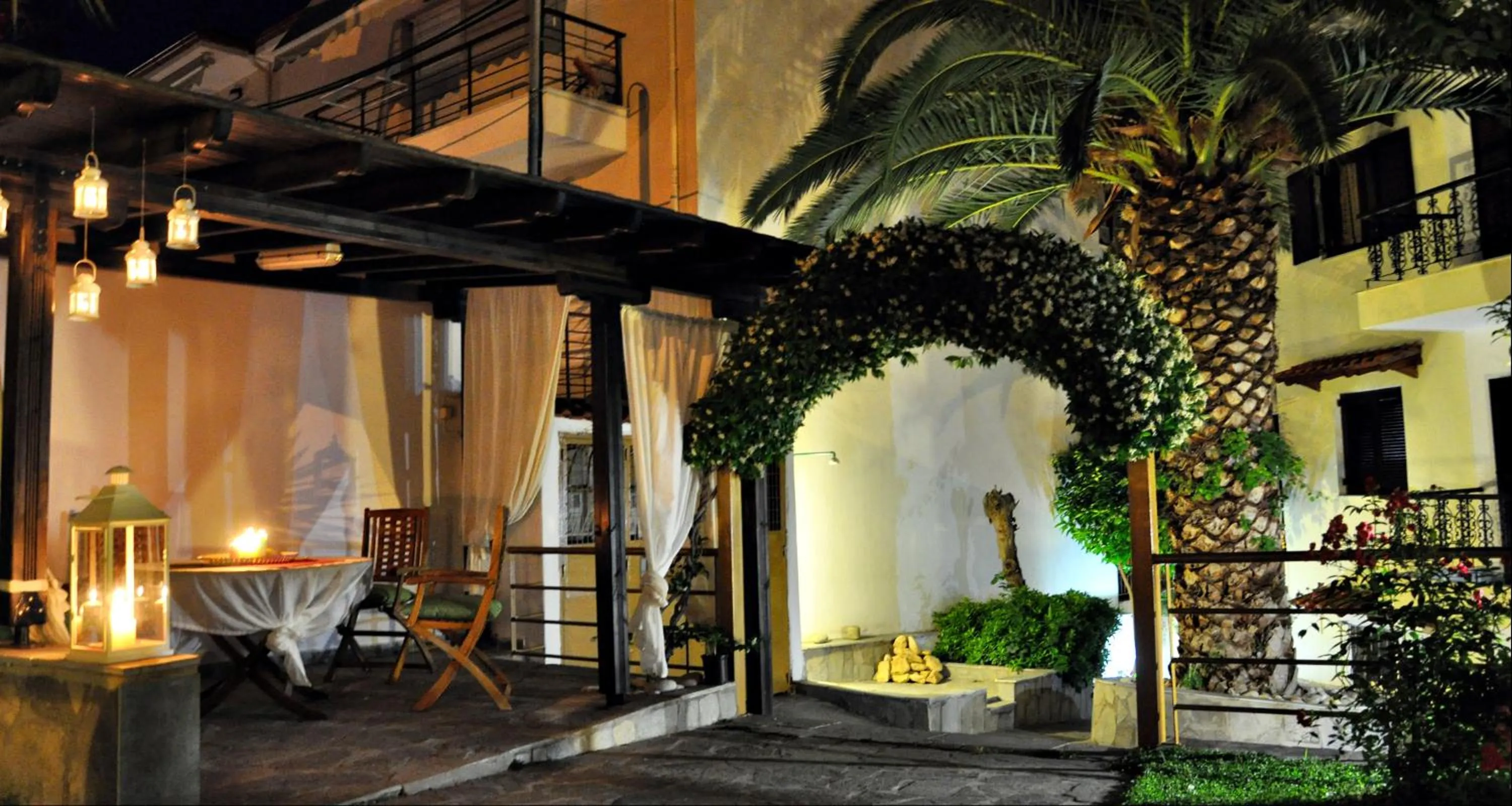 Garden in Anatoli Apartments Polichrono