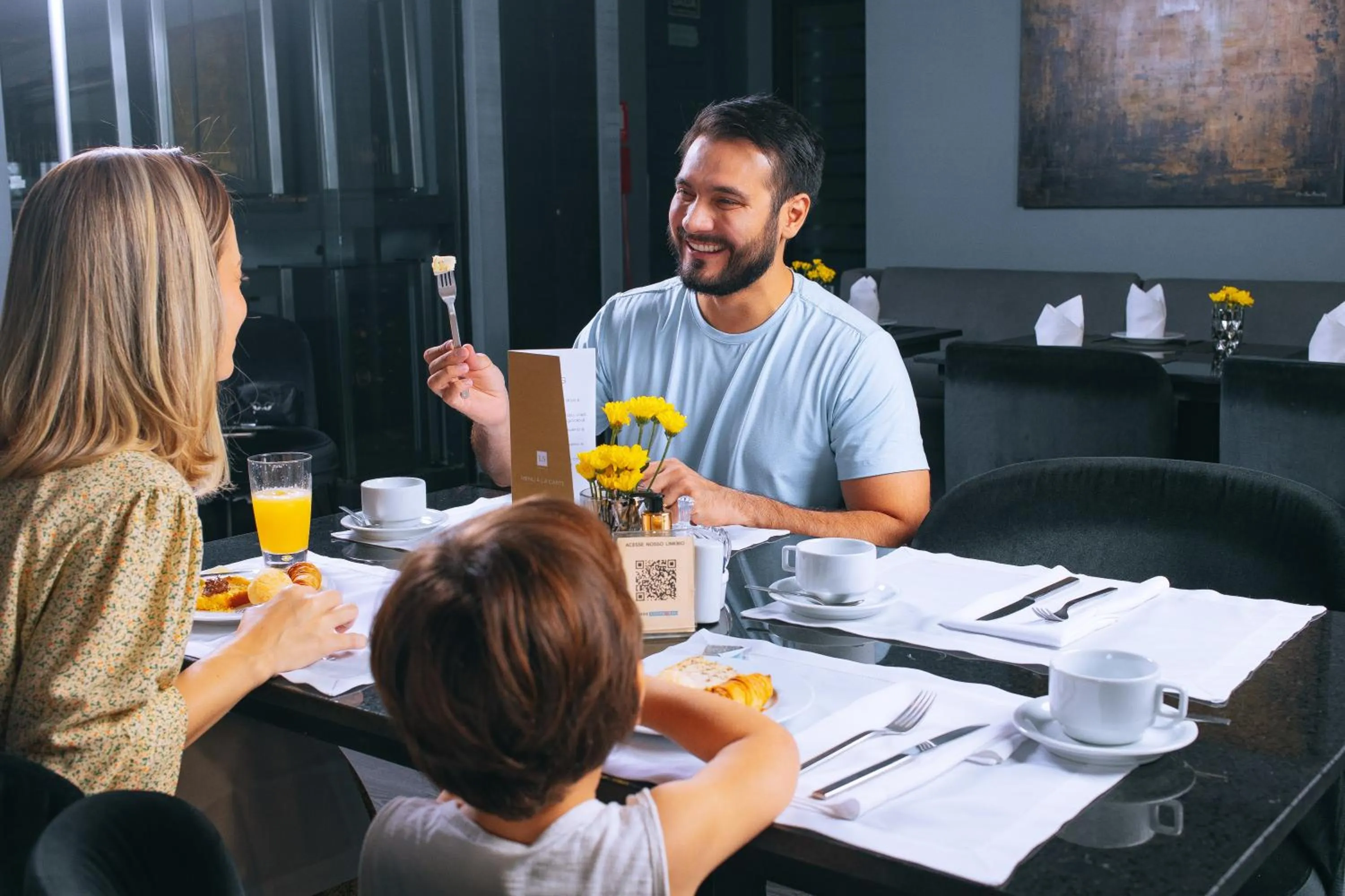 Restaurant/places to eat in LS Hotel