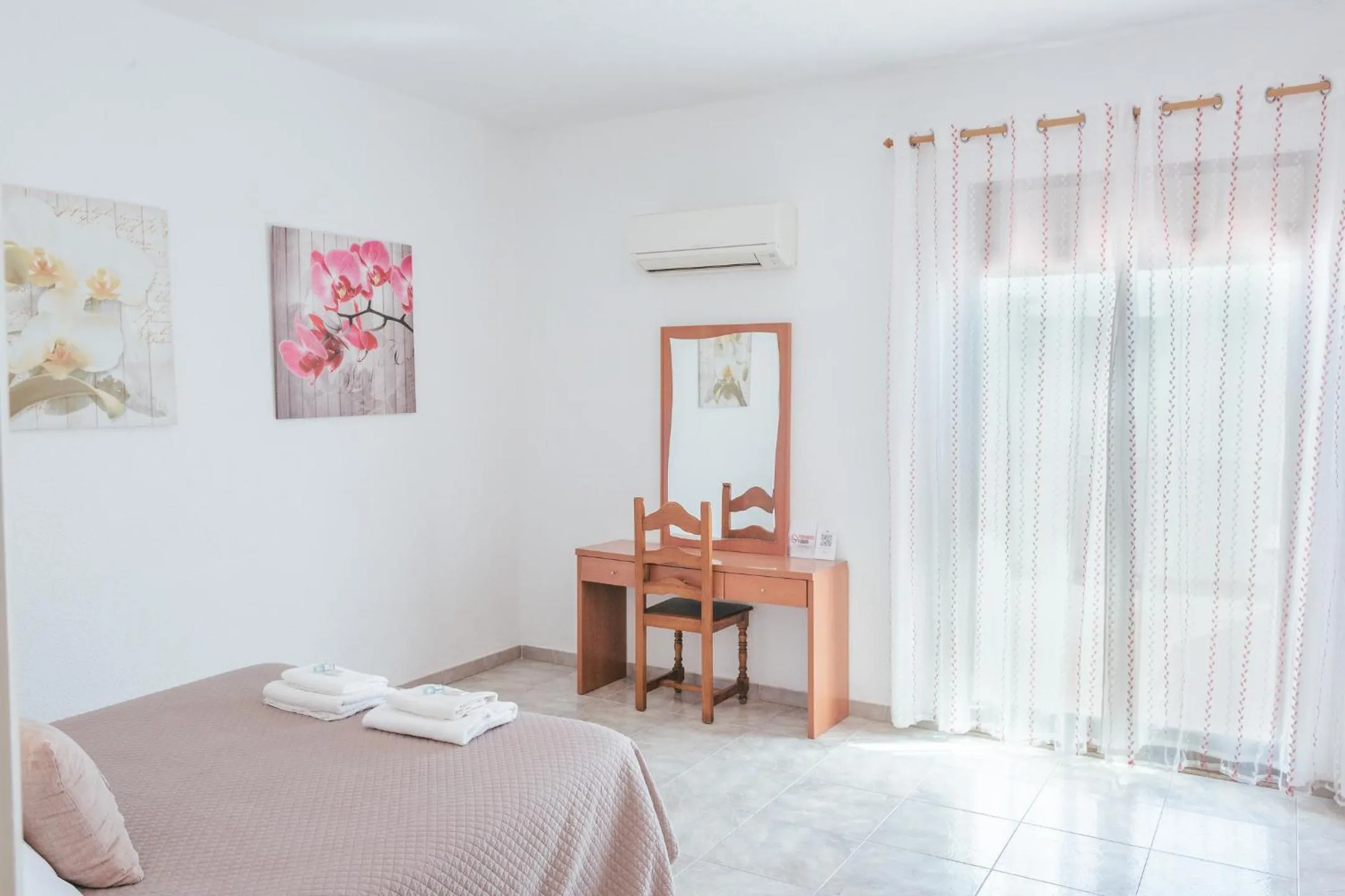 Bed in Hotel Duc de Vendôme