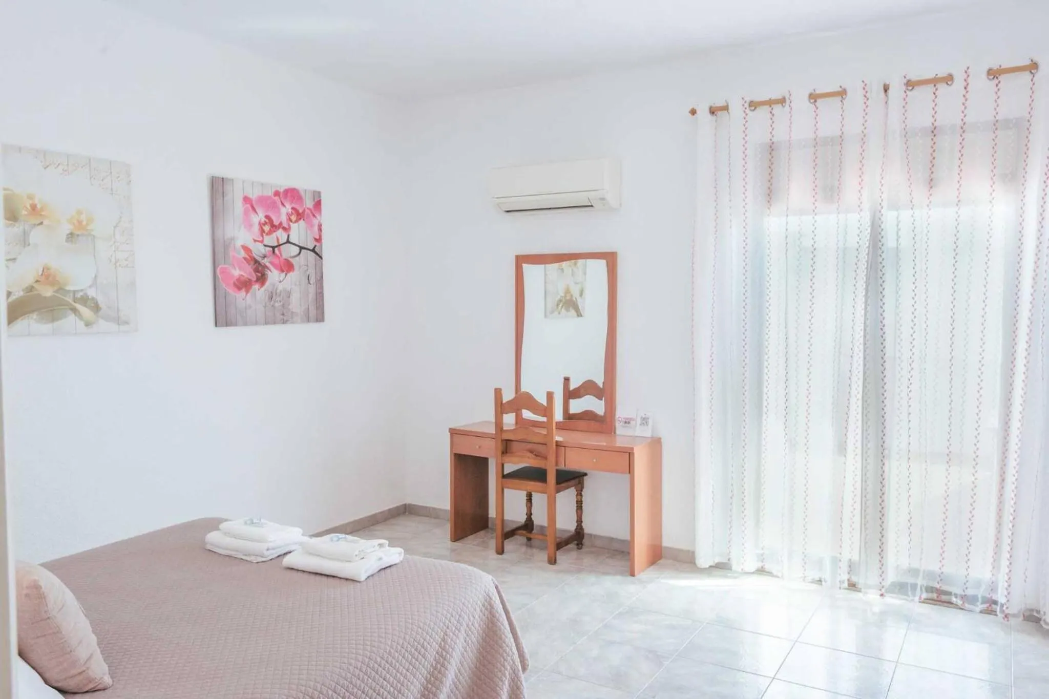 Bedroom, Bed in Hotel Duc de Vendôme