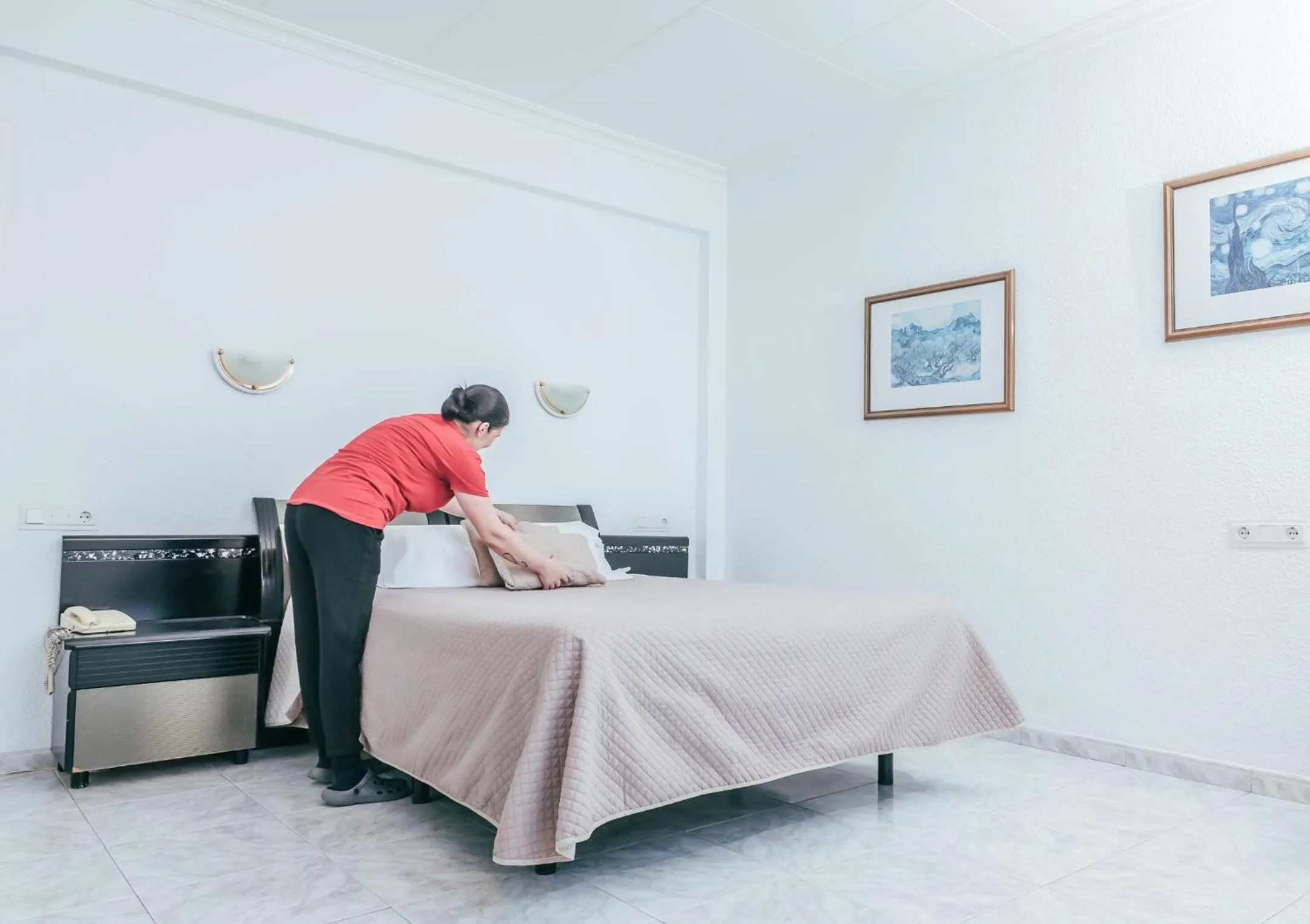 People in Hotel Duc de Vendôme