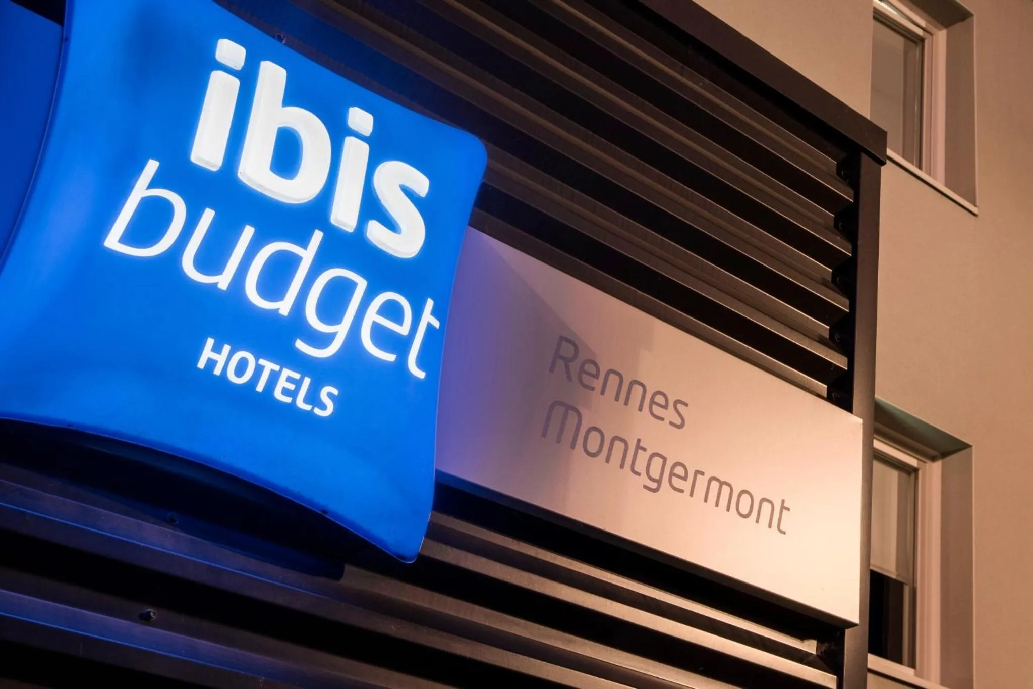 Logo/Certificate/Sign in ibis budget Rennes Route de Saint Malo