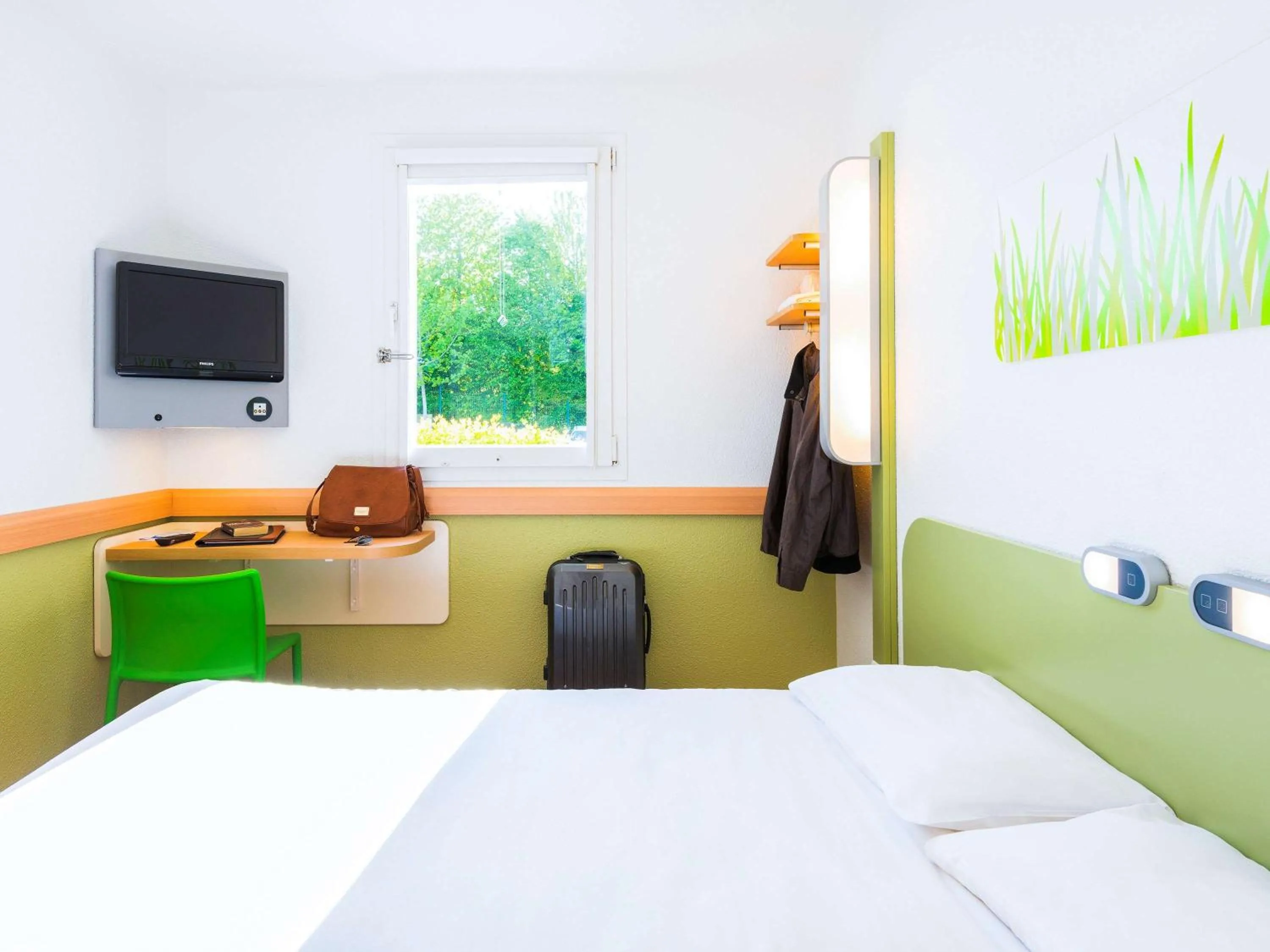 Photo of the whole room, Bed in ibis budget Rennes Route de Saint Malo